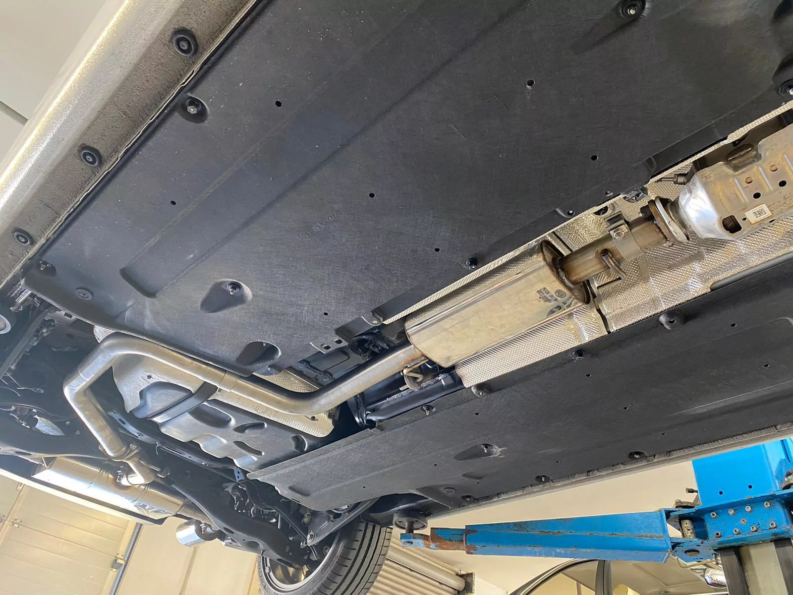 Hyundai Kona 2WD  Vorschalldämpfer