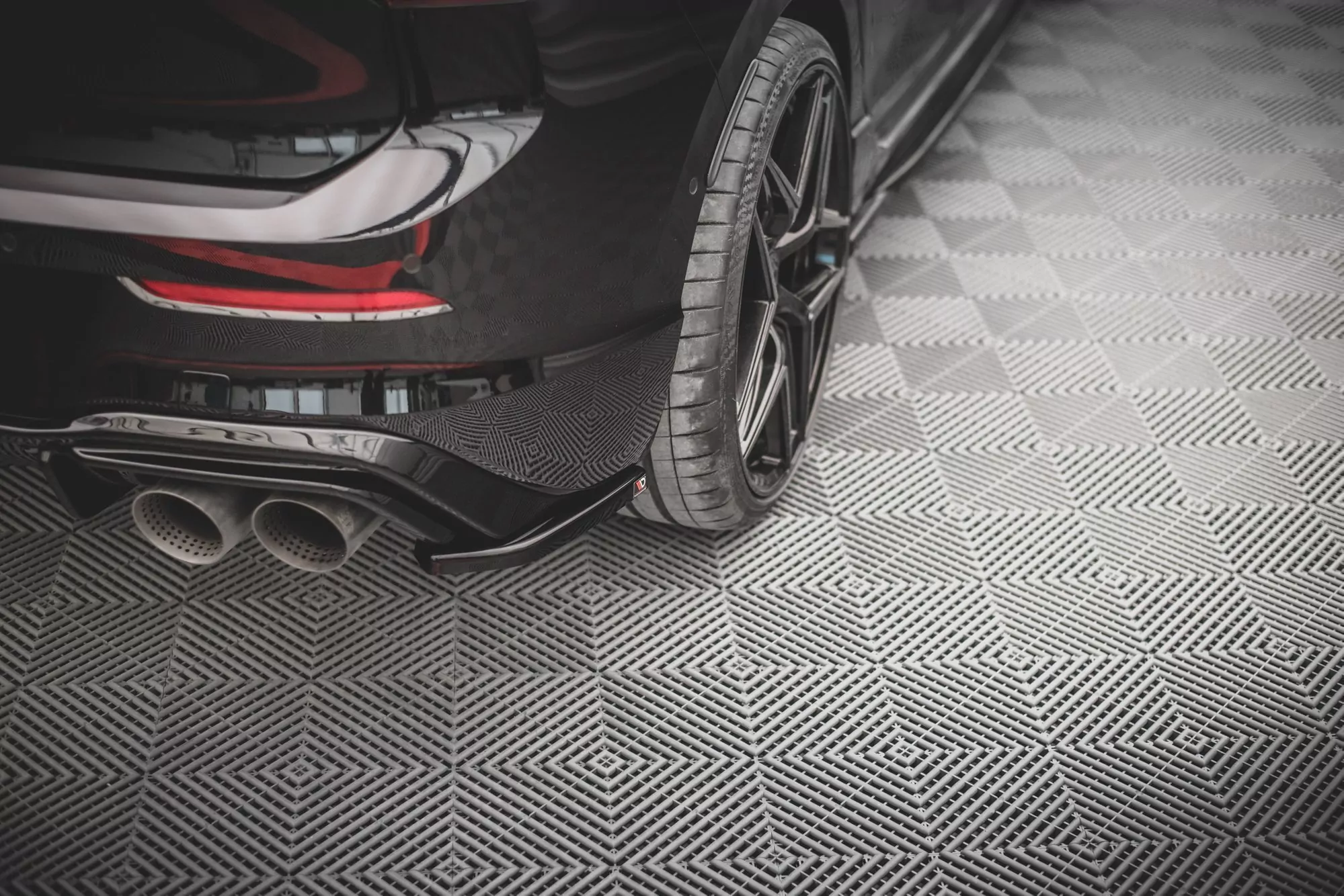 Heck Ansatz Flaps Diffusor V.4 Für Volkswagen Golf R Mk8 Schwarz Hochglanz