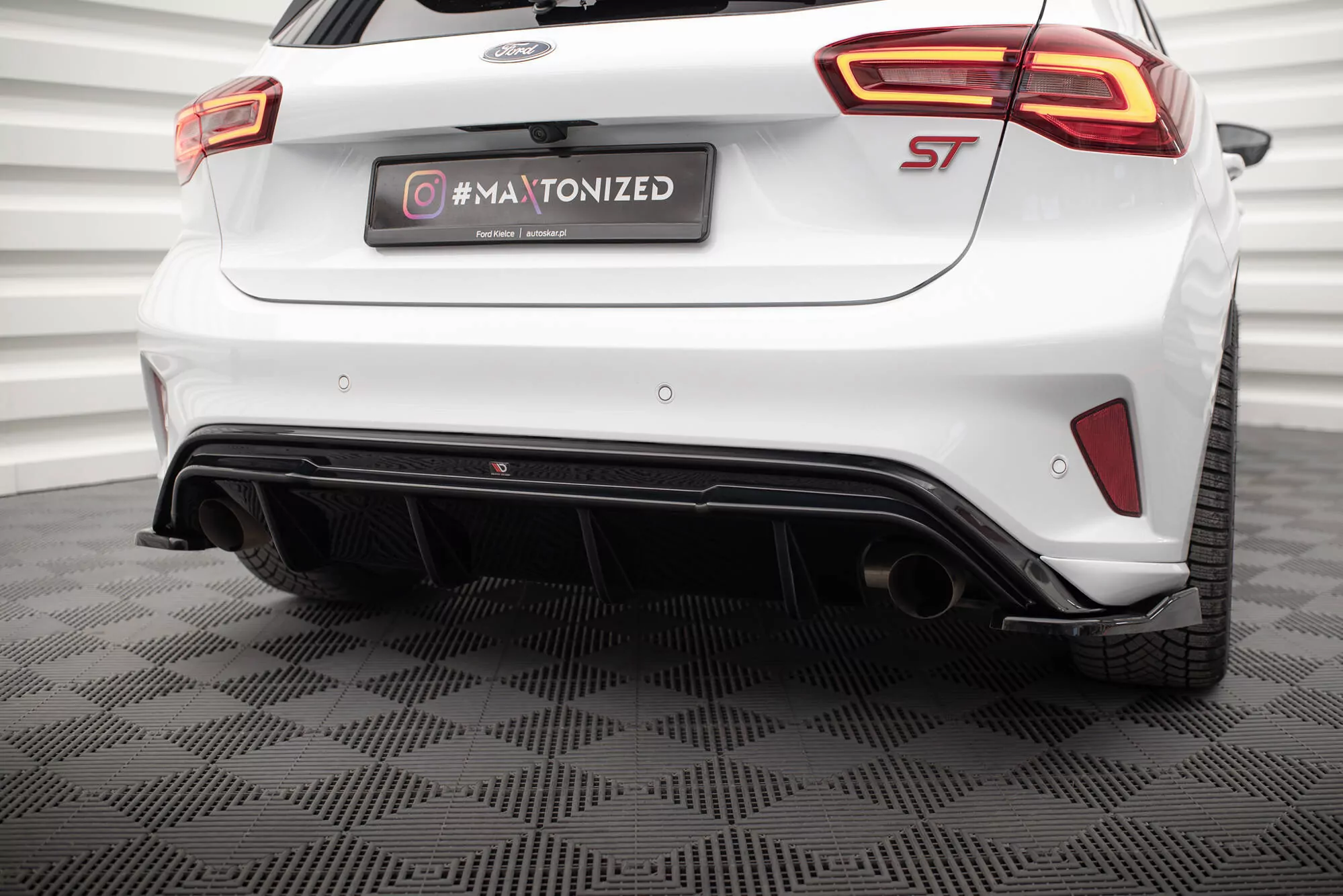 Diffusor Heck Ansatz V.3 Für Ford Focus Hatchback ST Mk4  Schwarz Hochglanz