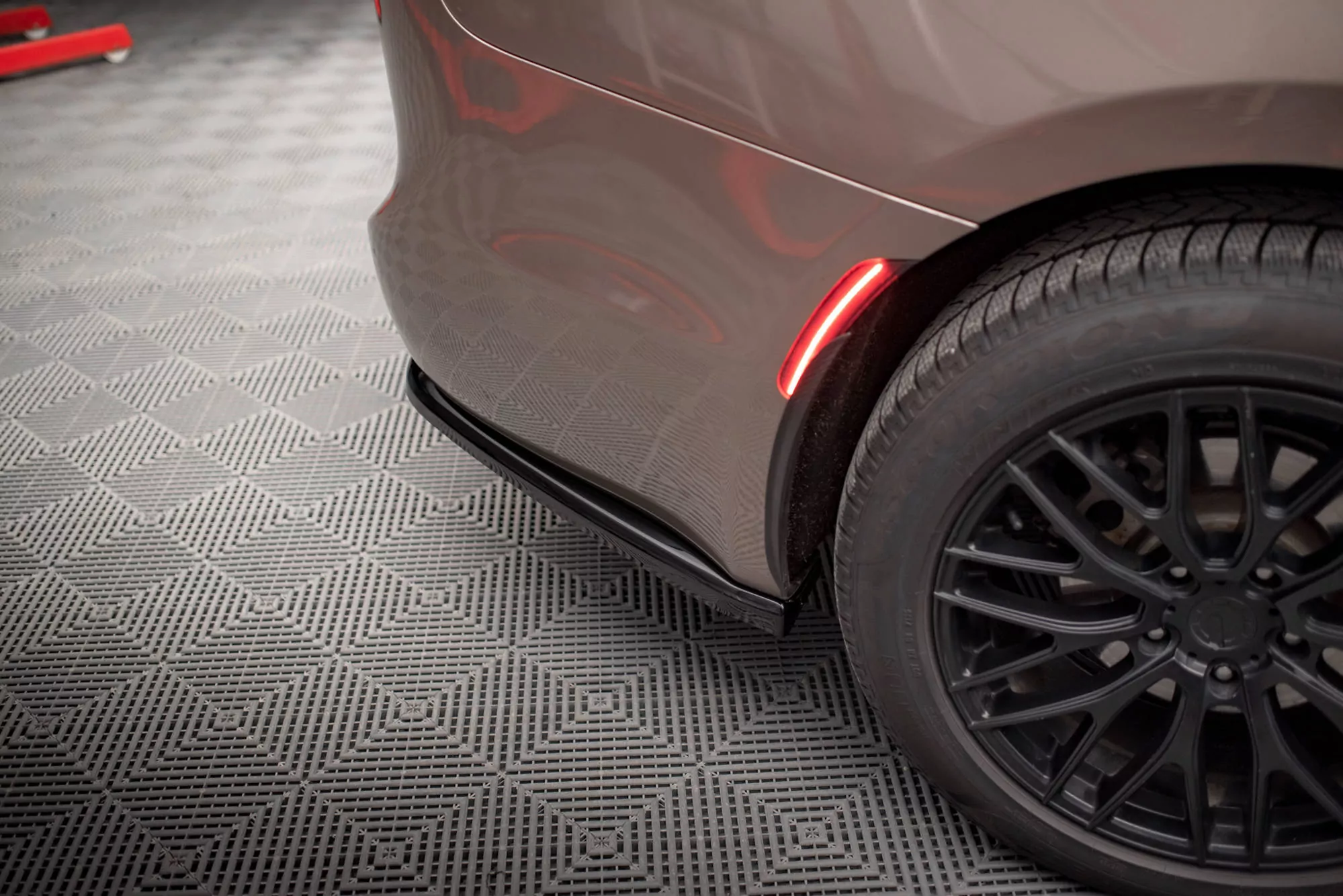 Hinten Splitter (mit Einem Vertikalem Balken) Chrysler Pacifica Mk2 Schwarz Hochglanz