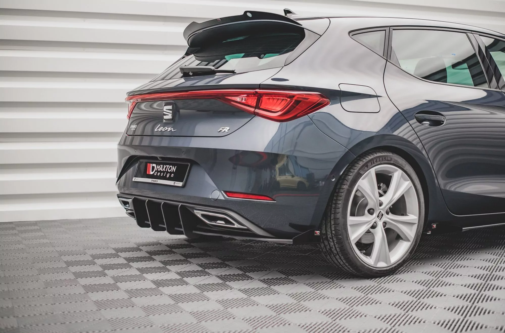 Robuste Racing Diffusor Heck Ansatz +Flaps Für Seat Leon FR Hatchback Mk4 Schwarz Hochglanz