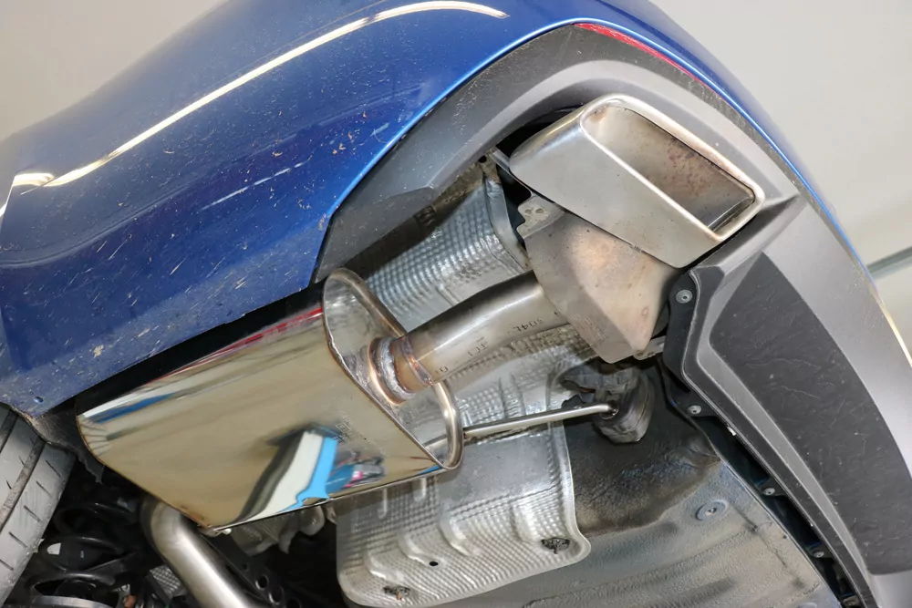 Skoda Octavia 5E RS - TDI  Endschalldämpfer rechts/links - Austritt der Endrohre in den originalen Endrohren