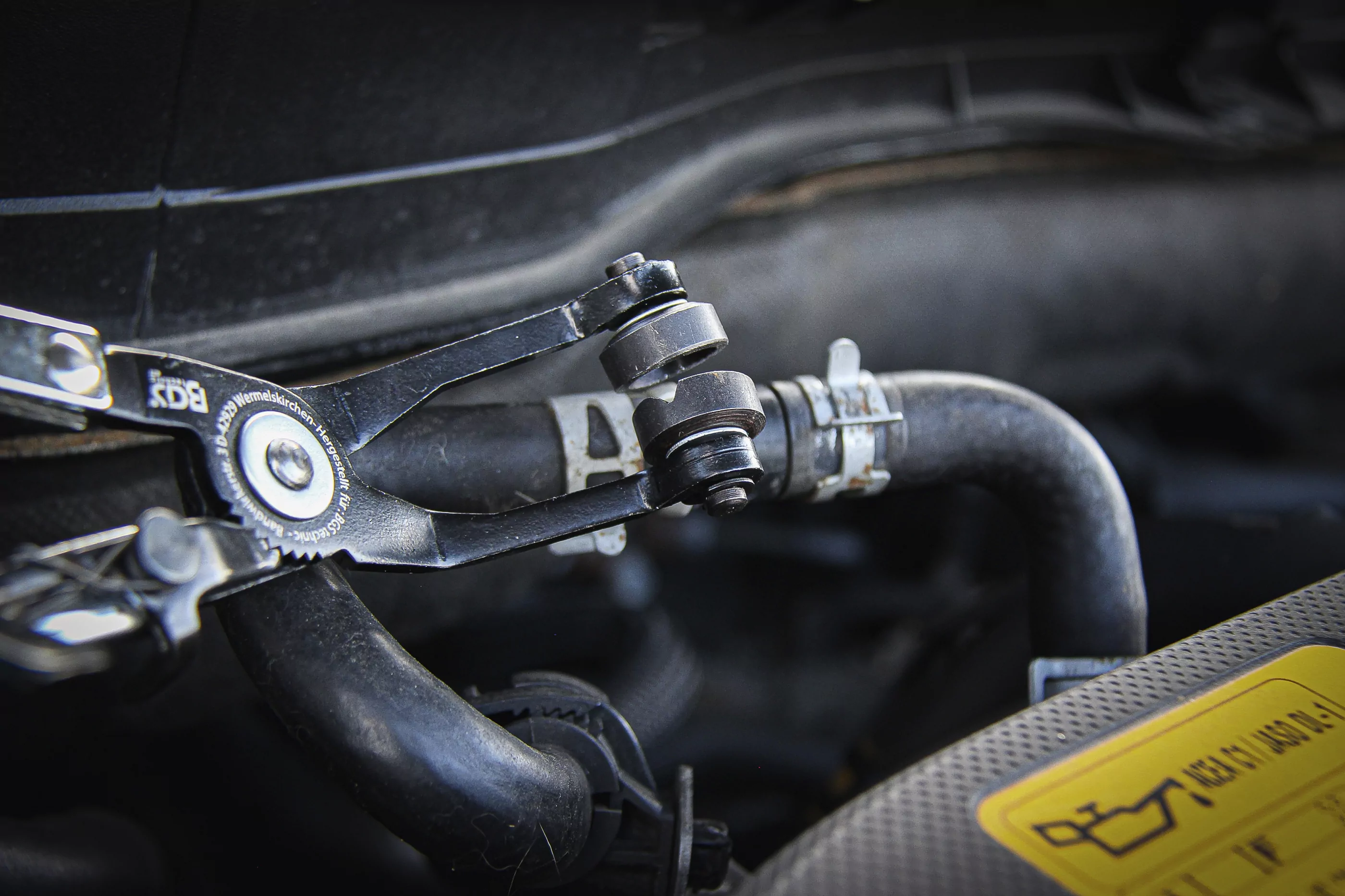 Schlauchklemmenzange | abgewinkelt | mit Ratschenfunktion | 220 mm