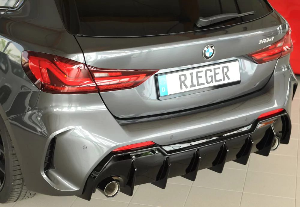 Rieger Heckeinsatz glanz schwarz für BMW 1er F40  (F1H) Schrägheck / 4-tür. 07.19-