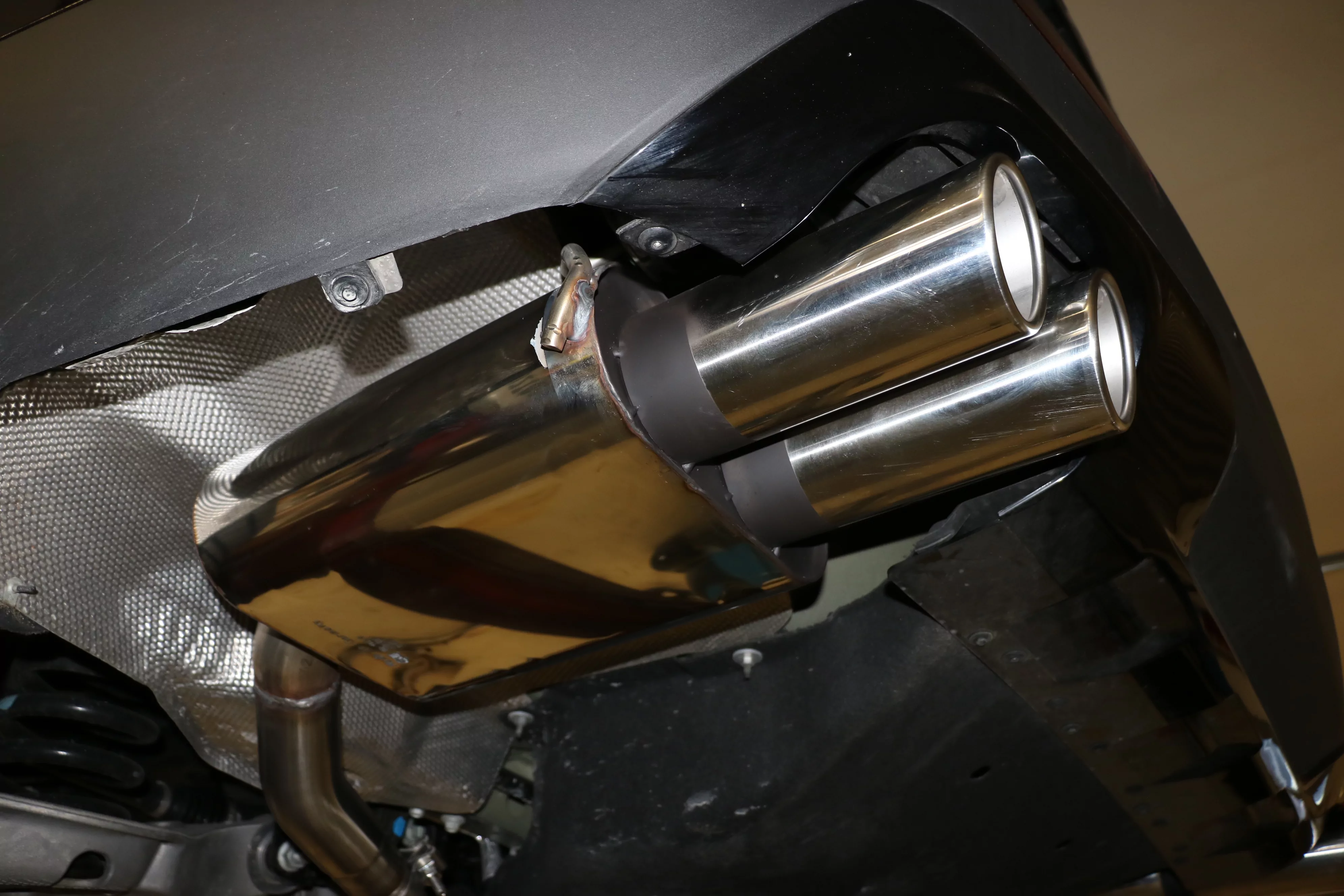 Ford Explorer Typ WUJ  Endschalldämpfer rechts/links - 2x90 Typ 16 rechts/links