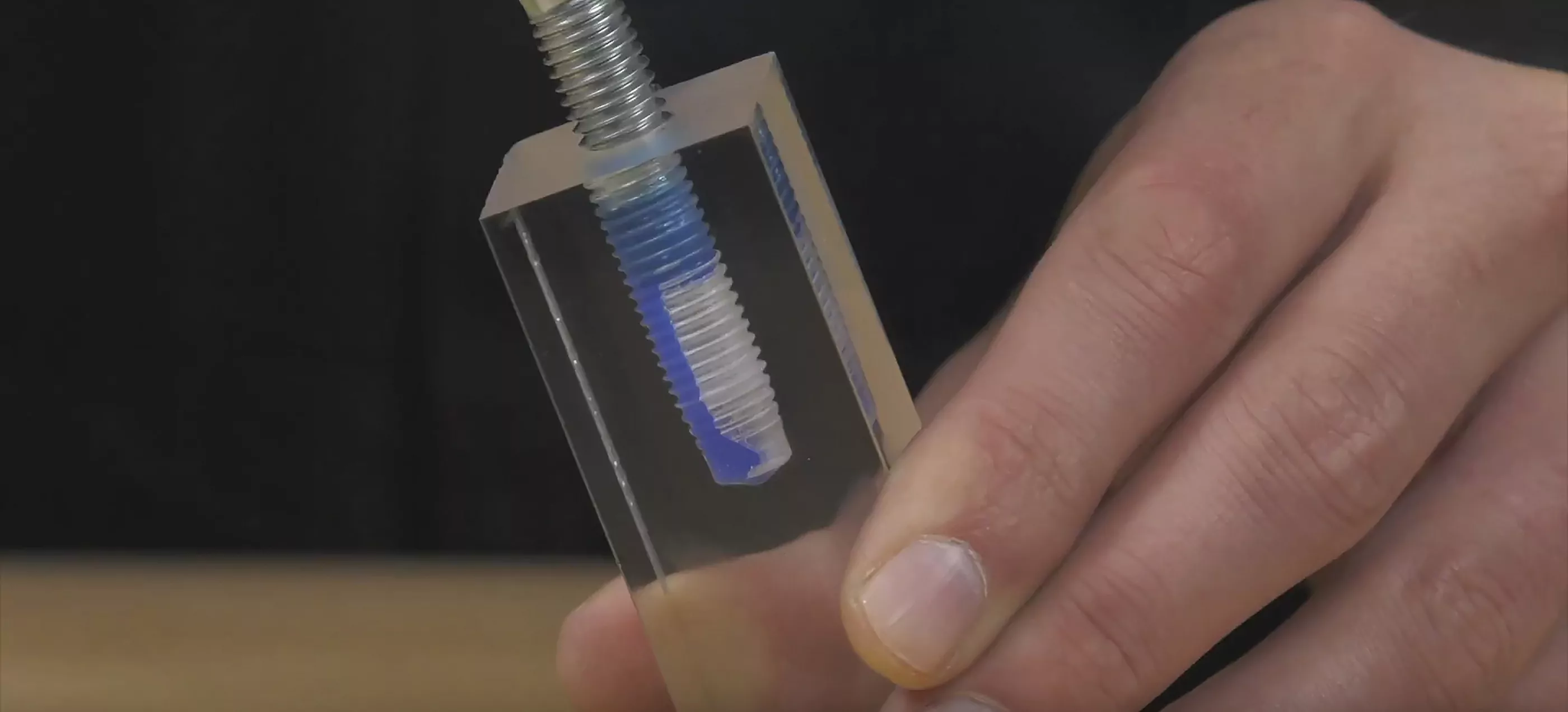 Schraubenfest | mittelfest | hochviskos | Pumpdosierer 50 g