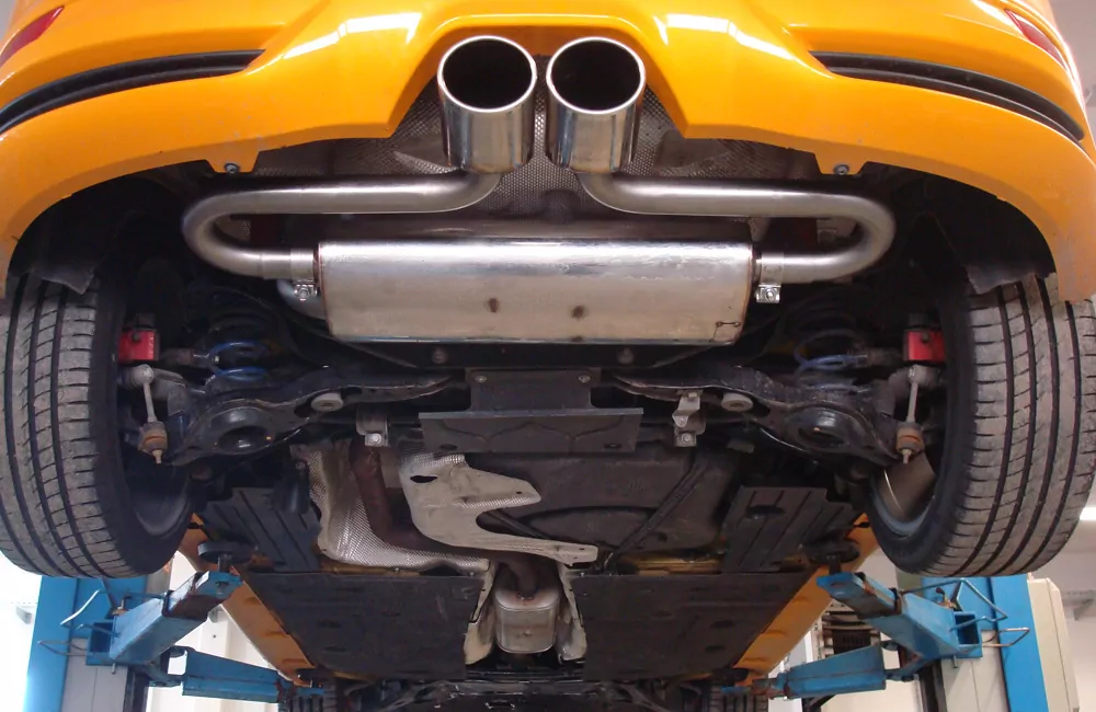 Ford Focus III ST Fließheck  Endschalldämpfer quer Ausgang mittig - 2x115x85 Typ 32 mittig