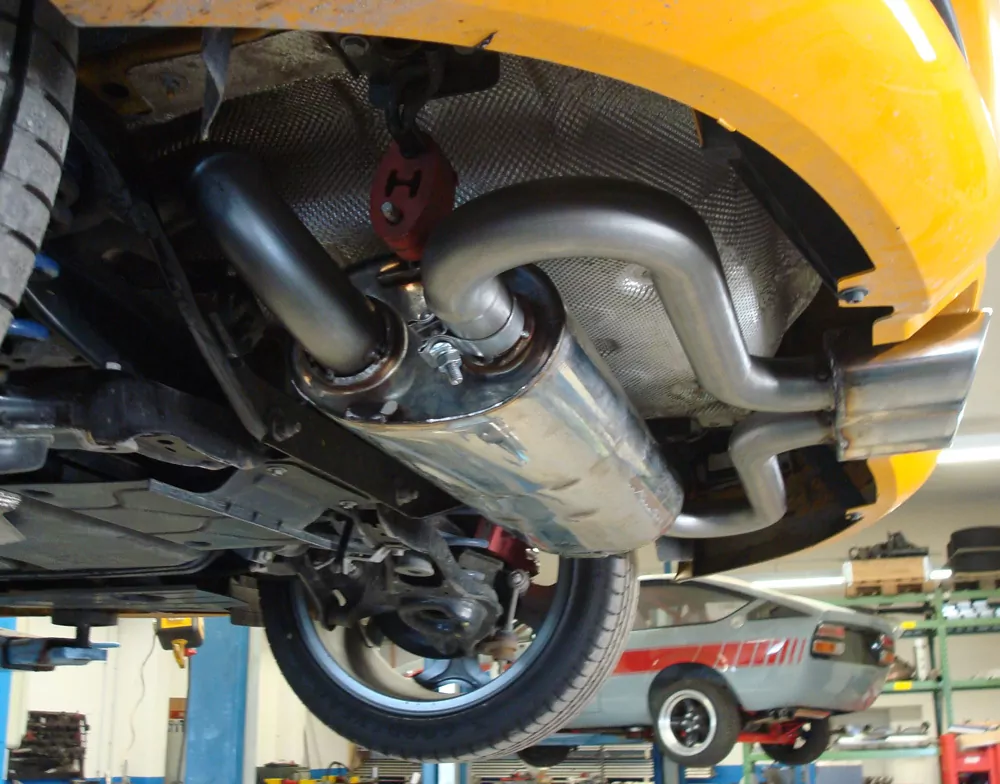 Ford Focus III ST Fließheck  Endschalldämpfer quer Ausgang mittig - 2x115x85 Typ 32 mittig