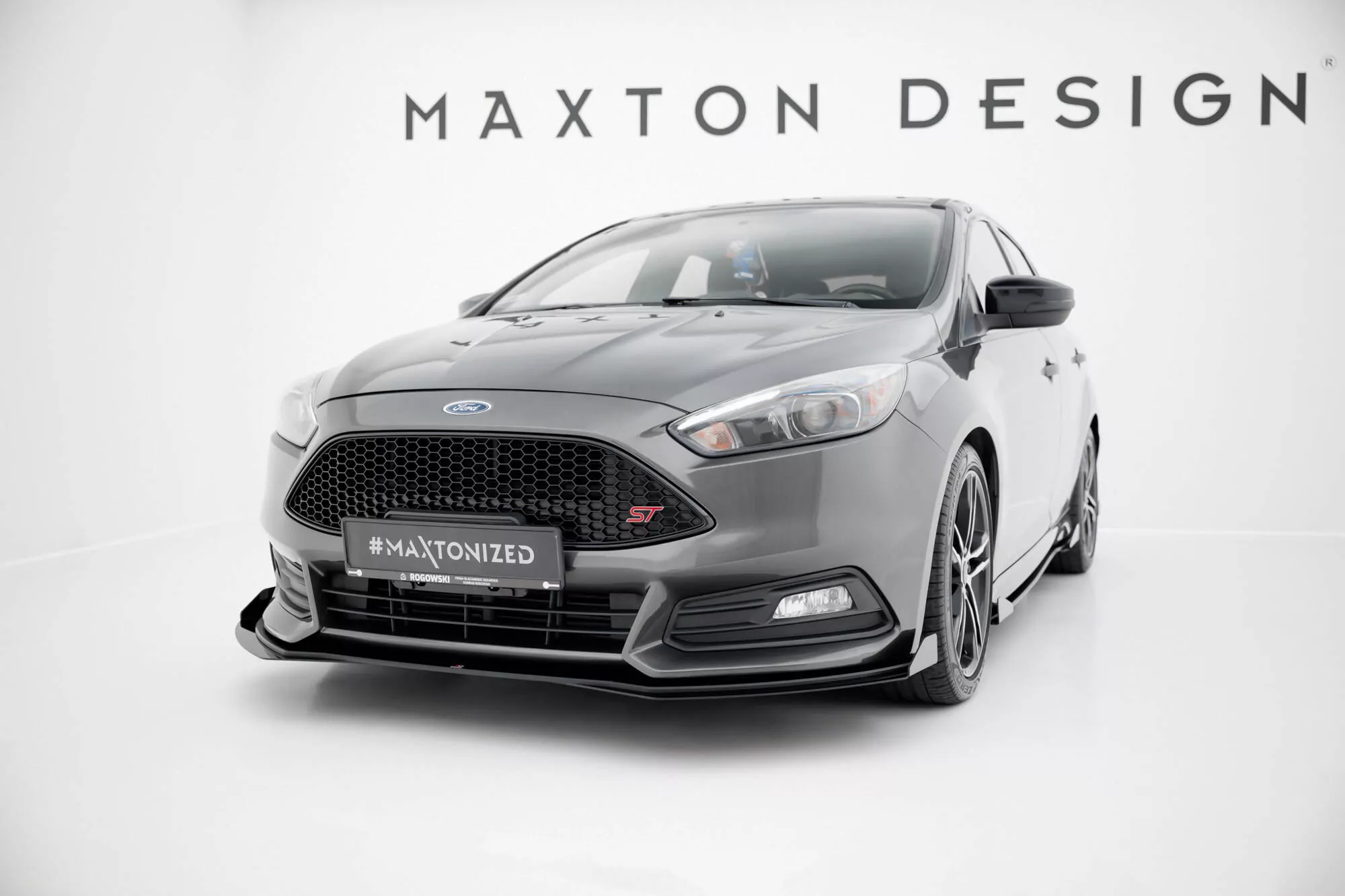 Street Pro Front Ansatz Für +Flaps Für + Flaps Ford Focus ST Mk3 Facelift Schwarz Hochglanz