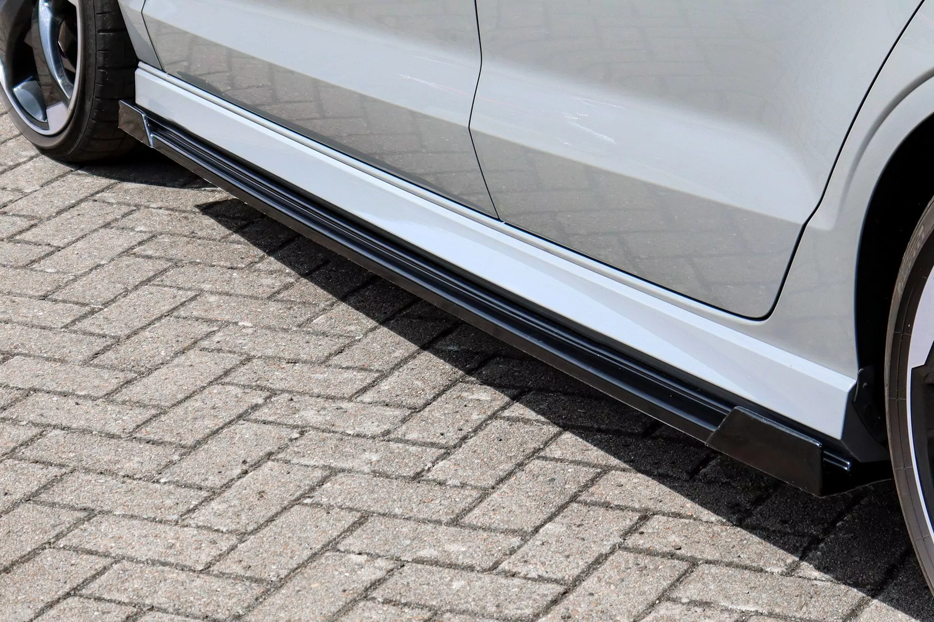 Seitenschweller mit Wings vorne + hinten für Audi A3 8VS S3 + RS3 Limousine