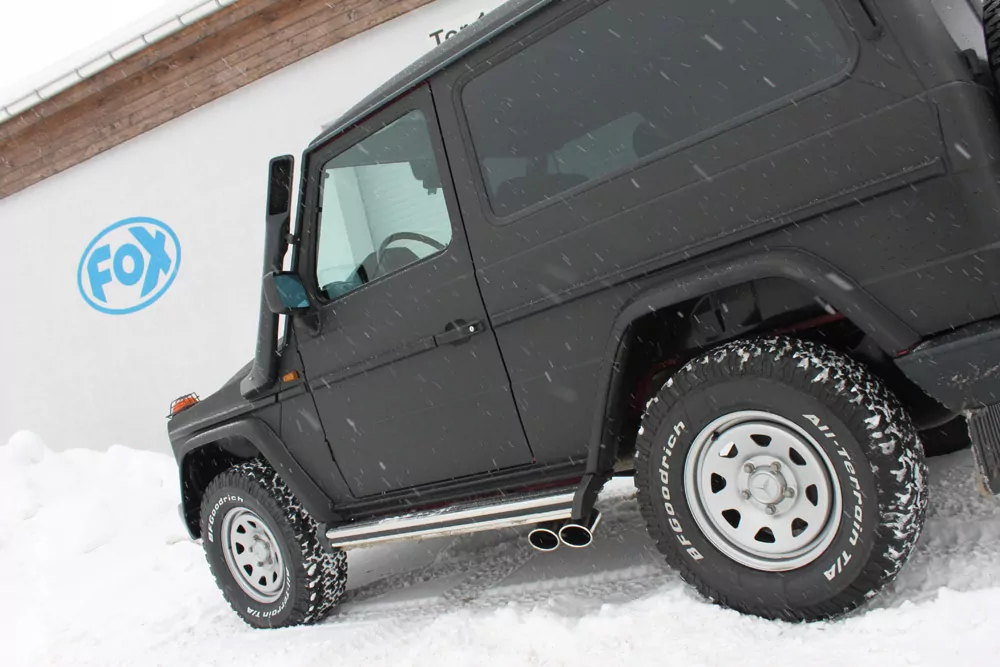 Mercedes G-Klasse - 463 (mit Trittbrett)  Endschalldämpfer Ausgang seitlich - 2x115x85 Typ 38 (2x nach links abgeschrägt)