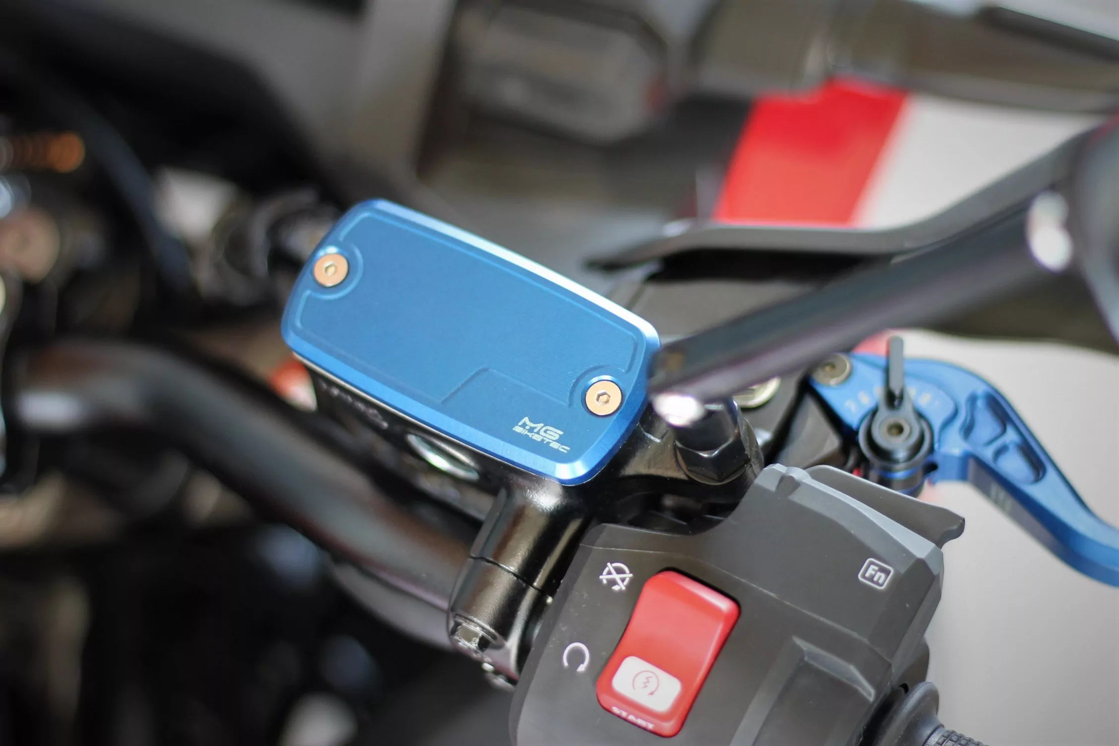 MG Biketec Behälterdeckel- Bremsflüssigkeit vorne für Honda CRF 1000 L Africa Twin ab 2015-2016