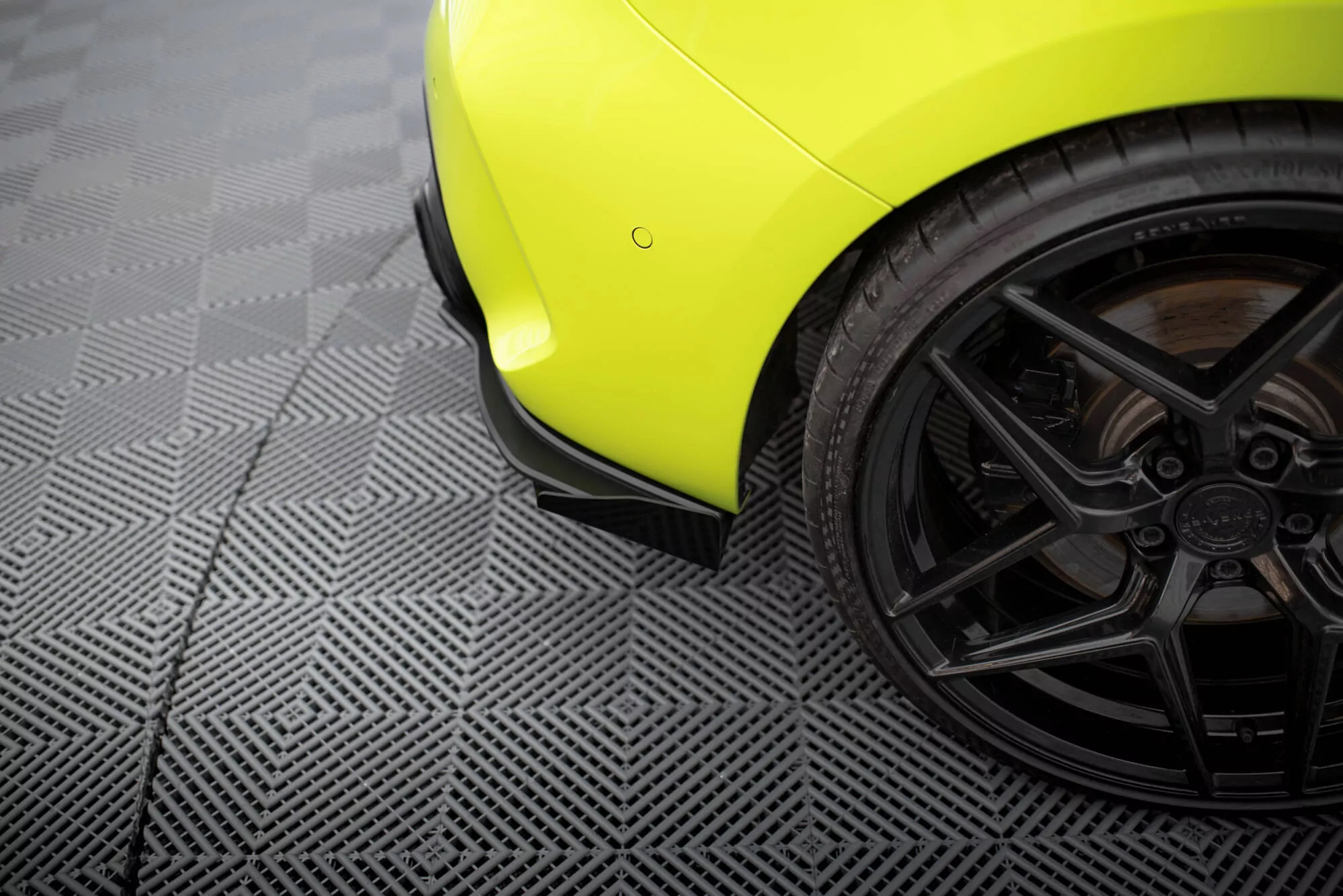 Street Pro Heck Ansatz Flaps Diffusor V.2 +Flaps Für V.2 BMW 1er F40 M-Paket / M135i Schwarz Hochglanz