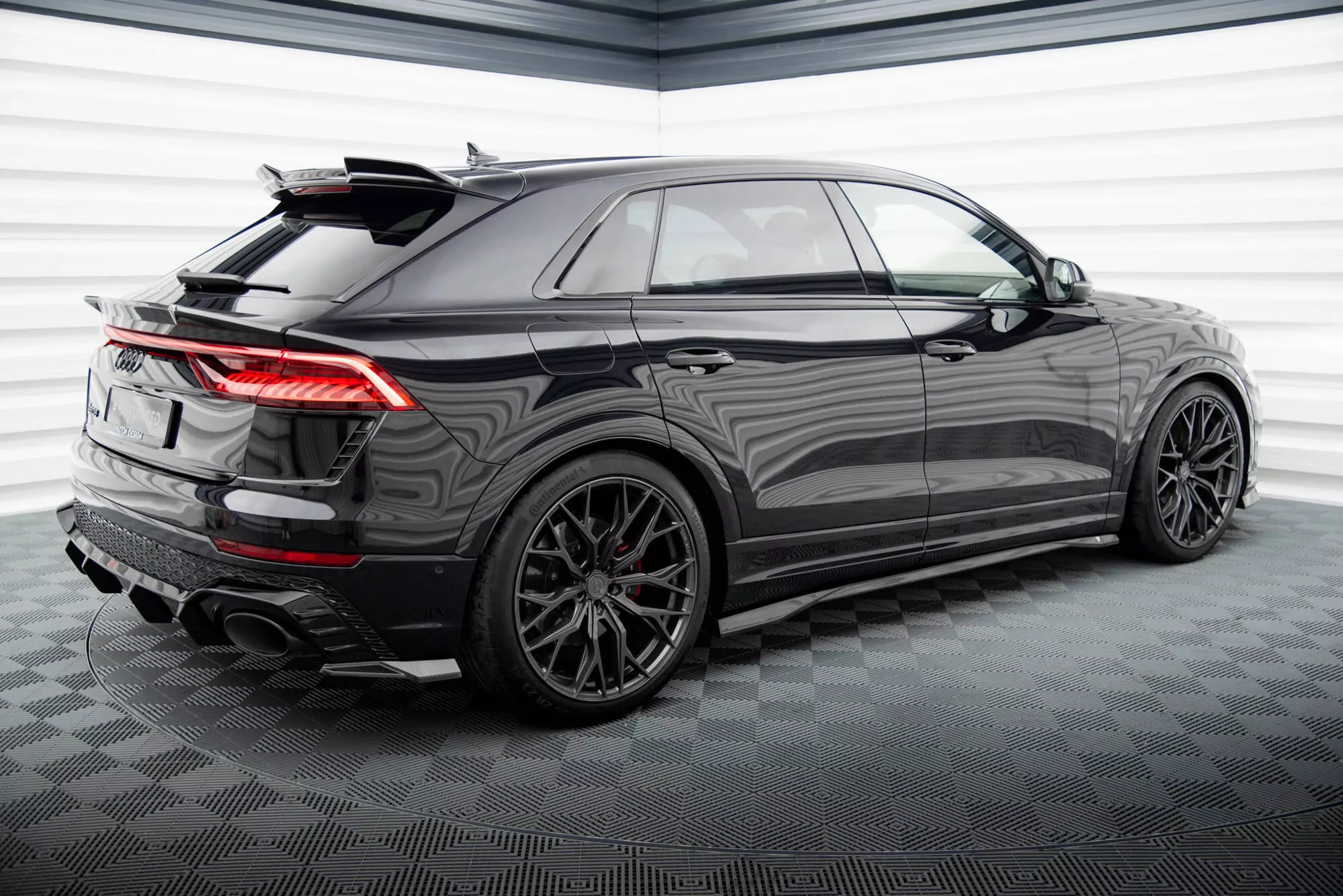 Prepreg Carbon Fiber Seitenschweller Audi RSQ8 Mk1