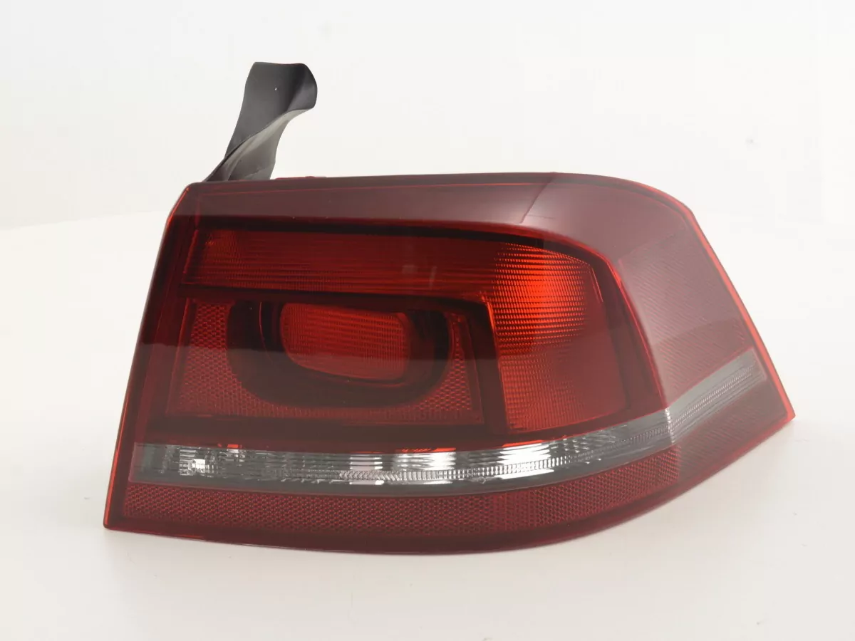 Verschleißteile Rückleuchte rechts VW Passat 3C Limo Bj. 10-14 schwarz