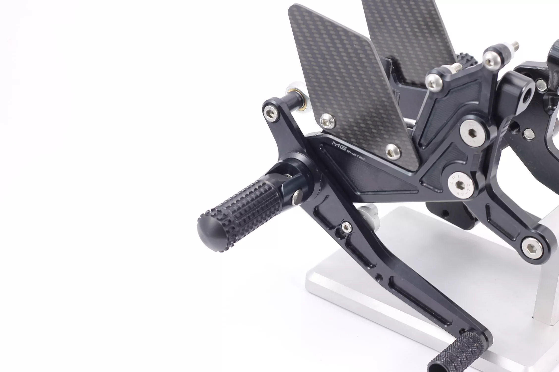 MG Biketec Sportfussrastenanlage / Rastenanlage / Fußrastenanlage mit ABE, gültig in D - A - CH für Ducati Streetfighter V4 / V4 S ab 2020