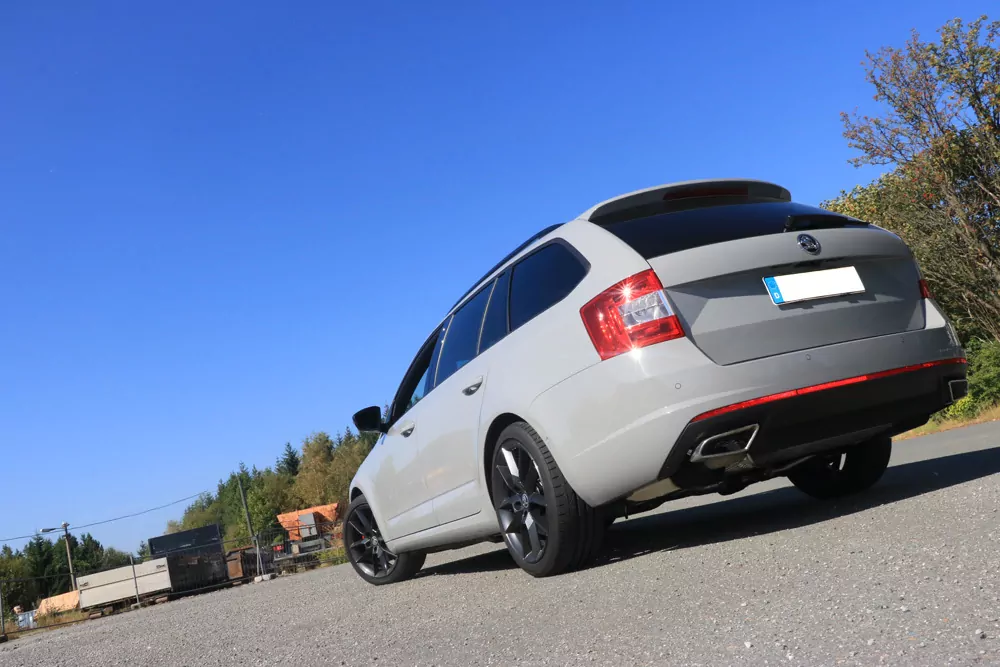 Skoda Octavia 5E RS - TDI - 4x4 mit Diesel-Endrohrblenden  Halbanlage rechts/links ab Kat - Austritt der Endrohre in den originalen Diesel-Endrohrblenden
