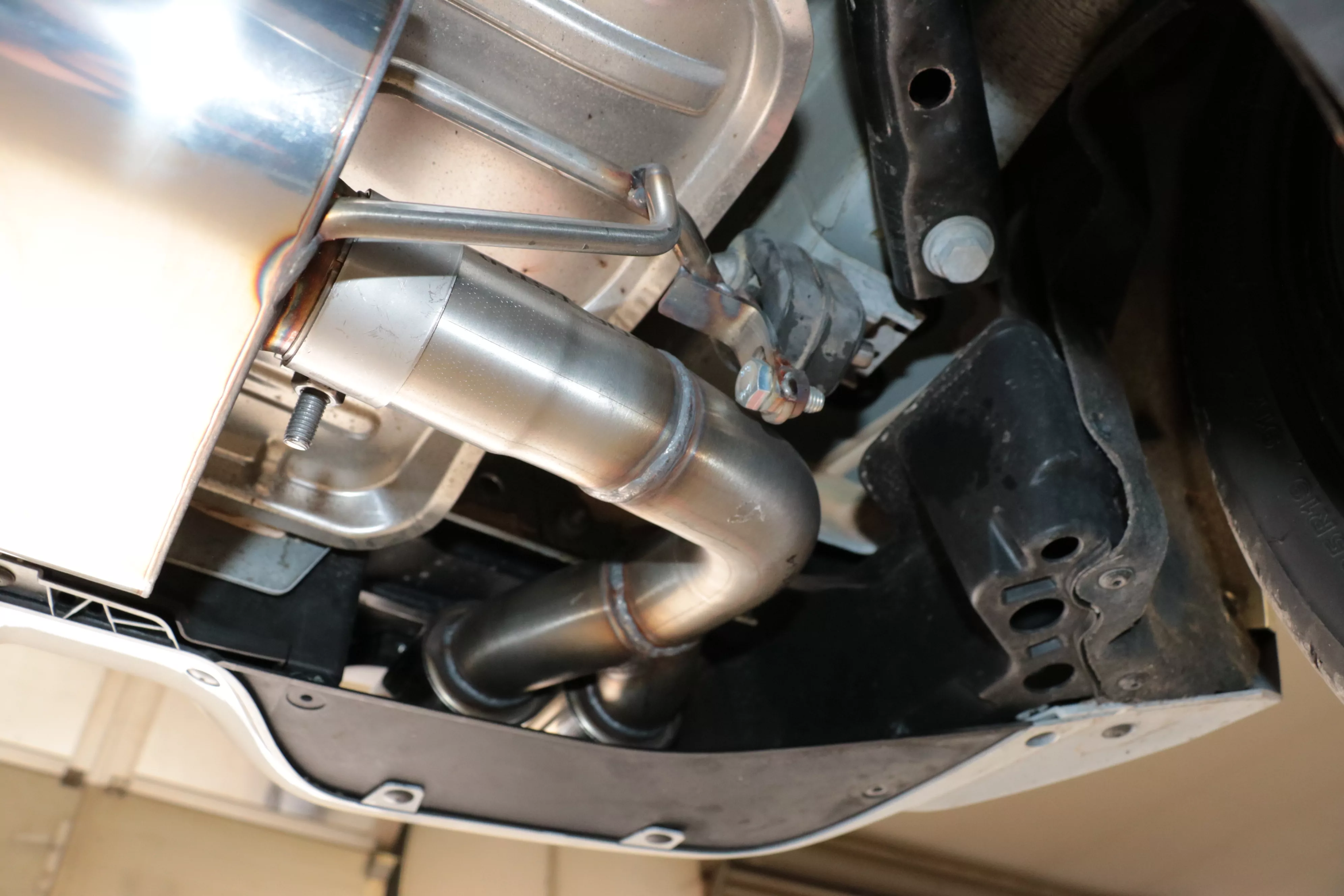 Cupra Leon 4x2 - KL  Endschalldämpfer Ausgang rechts/links - 2x80 Typ 25 rechts/links