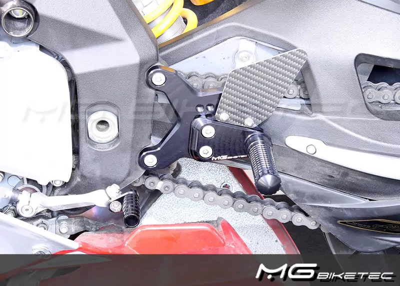 MG Biketec Sportfussrastenanlage / Rastenanlage / Fußrastenanlage mit ABE, gültig in D - A - CH für MV Agusta F4 1000 RR ab 2011