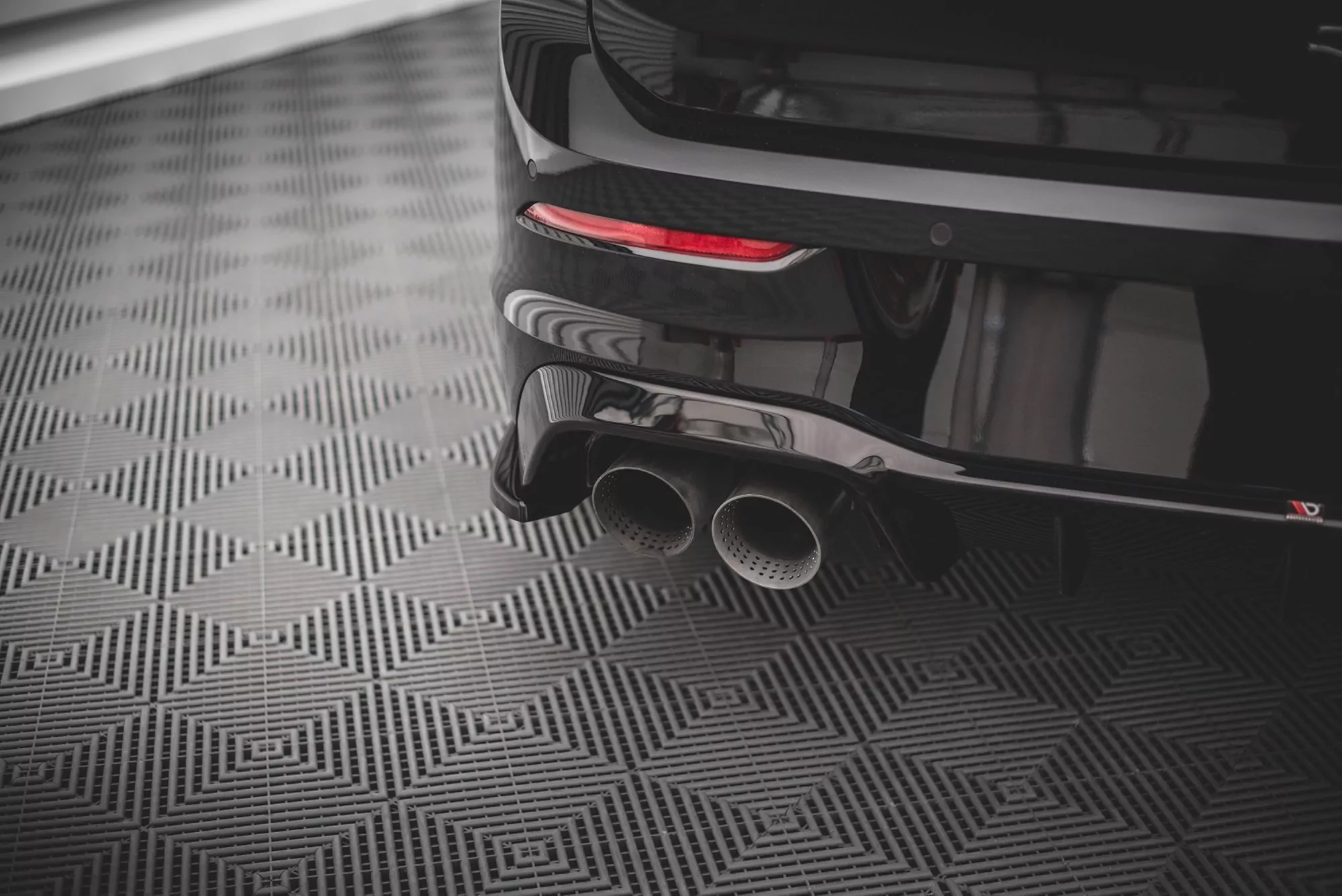Heck Ansatz Flaps Diffusor V.3 Für Volkswagen Golf R Mk8 Schwarz Hochglanz