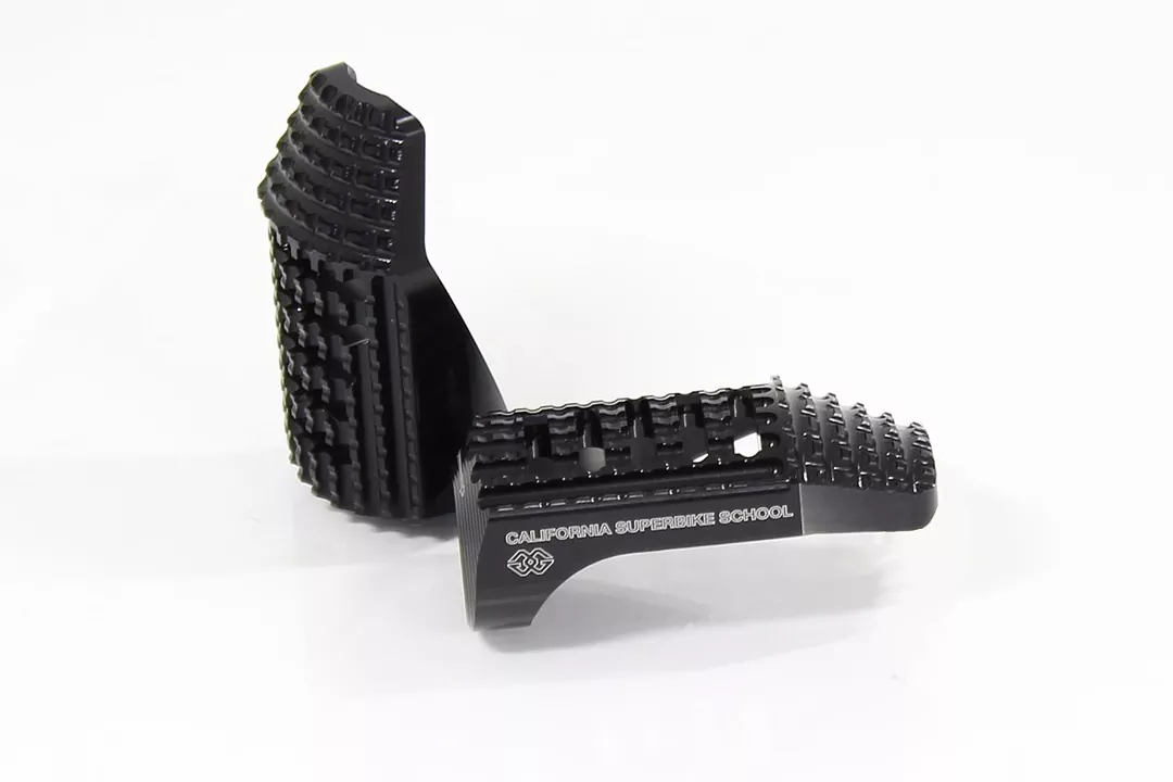 Gilles Austauschfußrasten-Kit California Fahrer schwarz für Aprilia RSV1000R Suzuki GSX-R1000