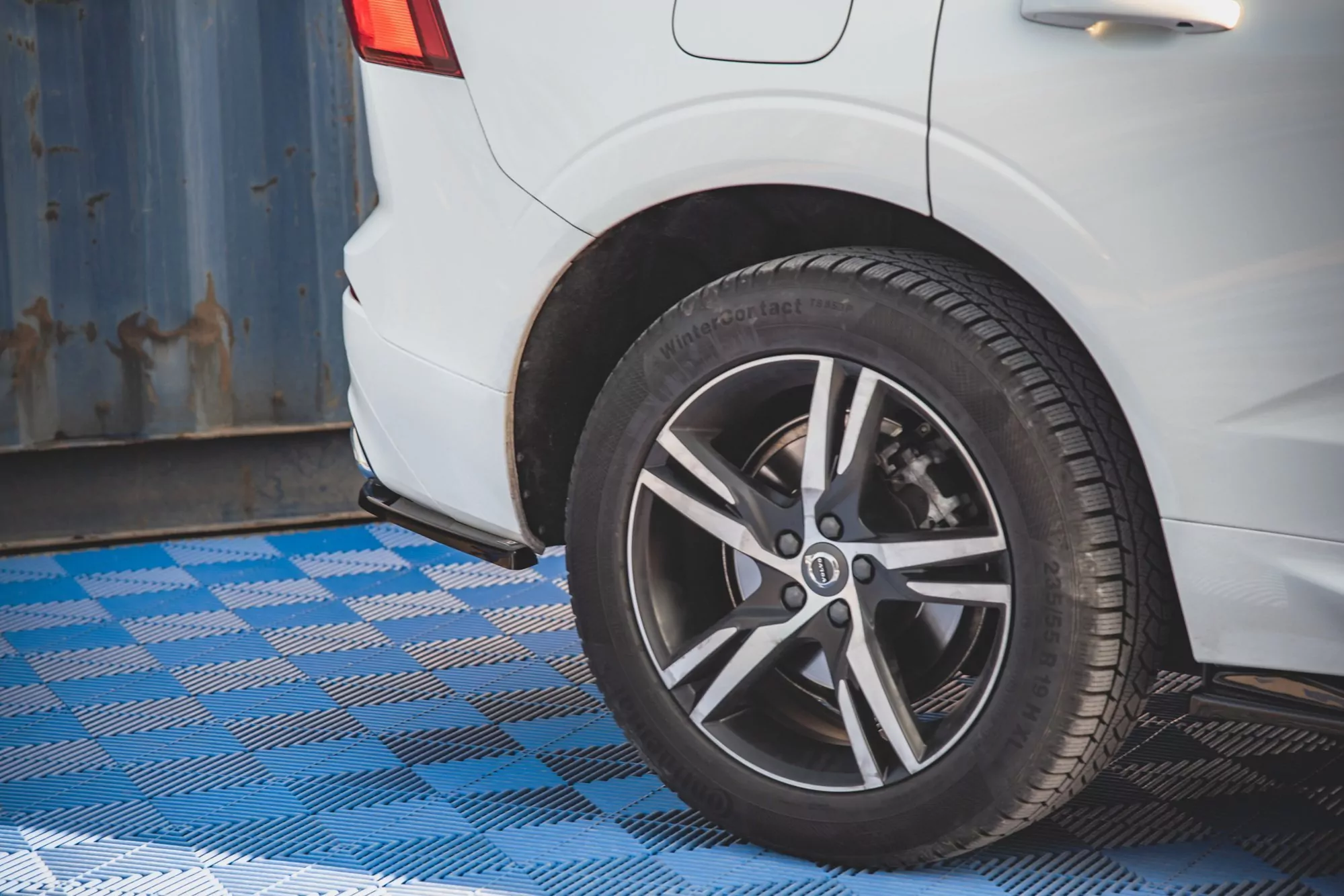 Hinten Splitter (mit Einem Vertikalem Balken) Volvo XC60 Mk2 R-Design Schwarz Hochglanz