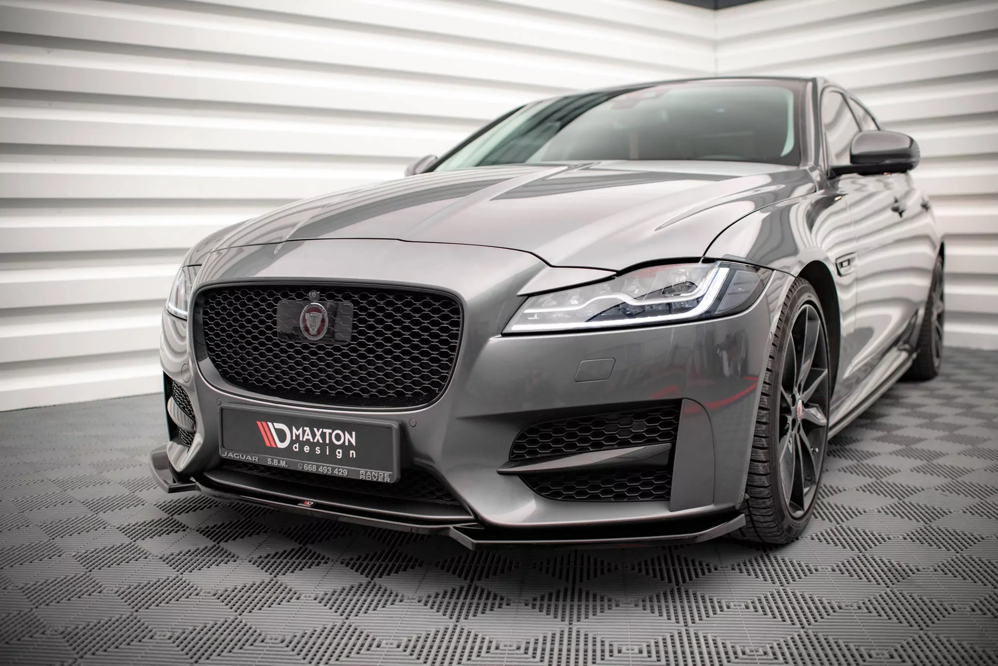 Front Ansatz V.1 Für Jaguar XF R-Sport Mk2 Schwarz Hochglanz
