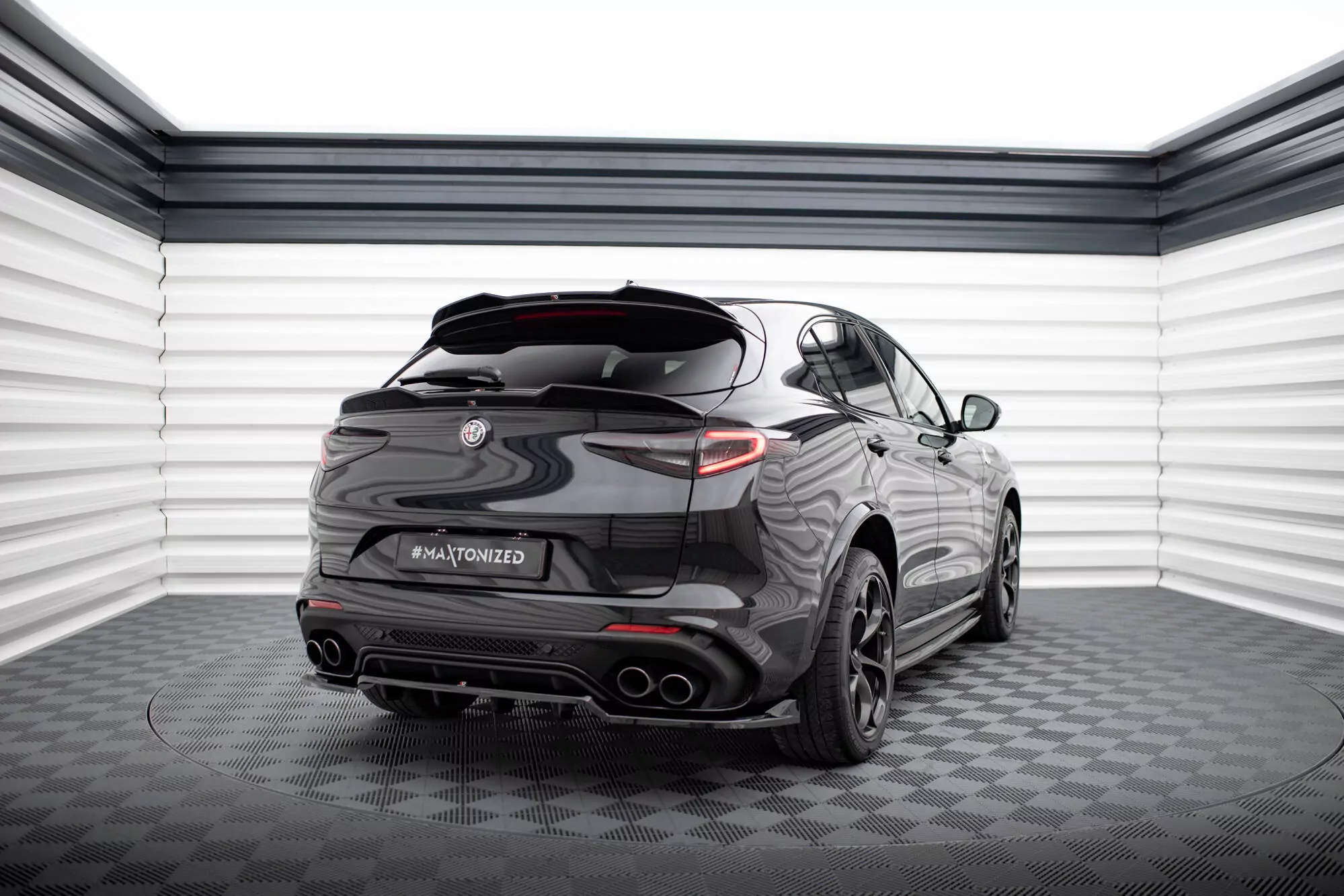 Hinten Splitter (mit Einem Vertikalem Balken) Alfa Romeo Stelvio Quadrifoglio Mk1 Schwarz Hochglanz