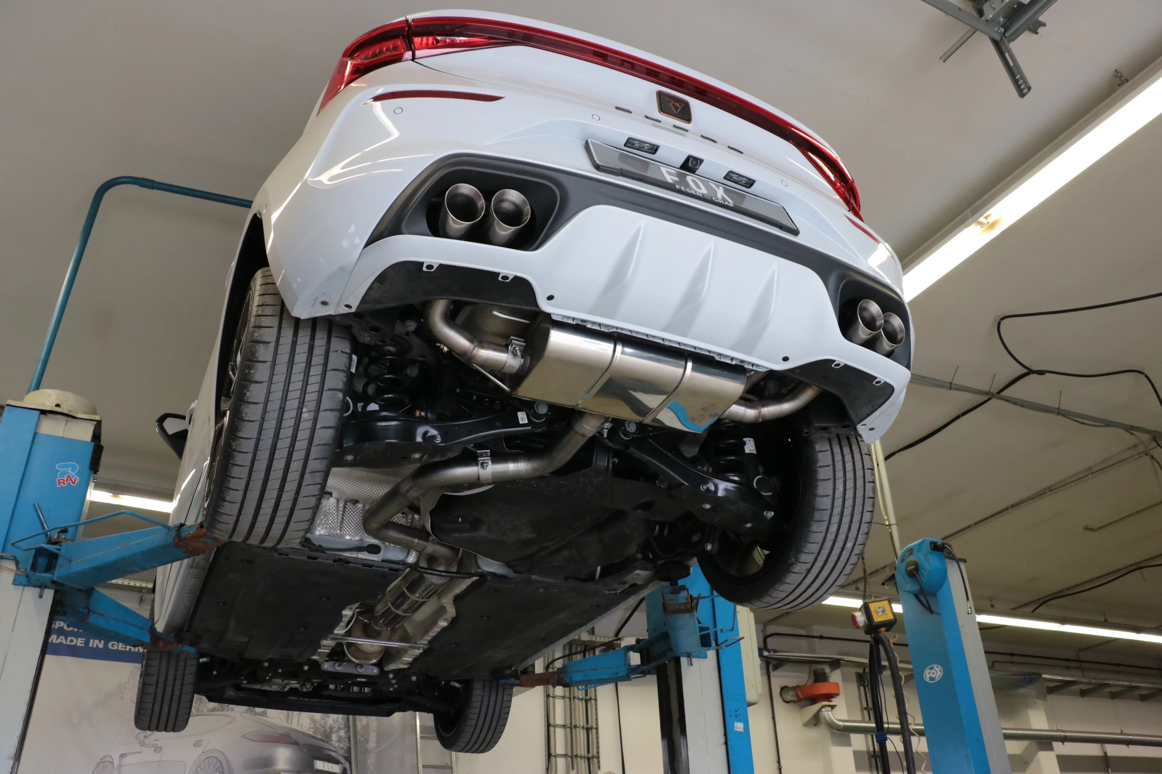 Cupra Leon 4x2 - KL  Endschalldämpfer Ausgang rechts/links - 2x80 Typ 25 rechts/links