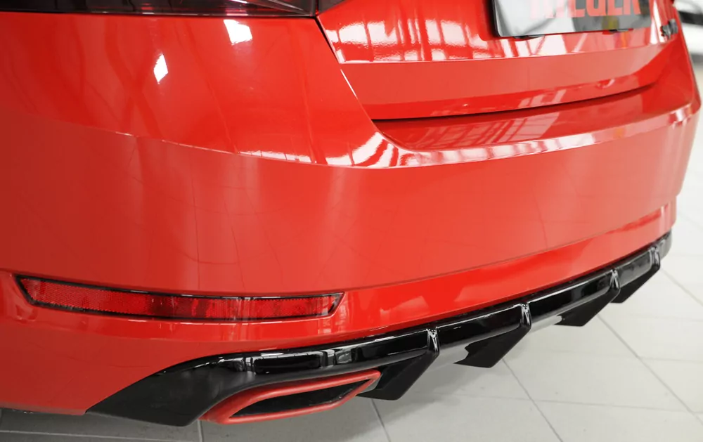 Rieger Heckeinsatz für Skoda Superb III (3T/3V) - Lim. 08.19- (ab Facelift 2) schwarz glanz