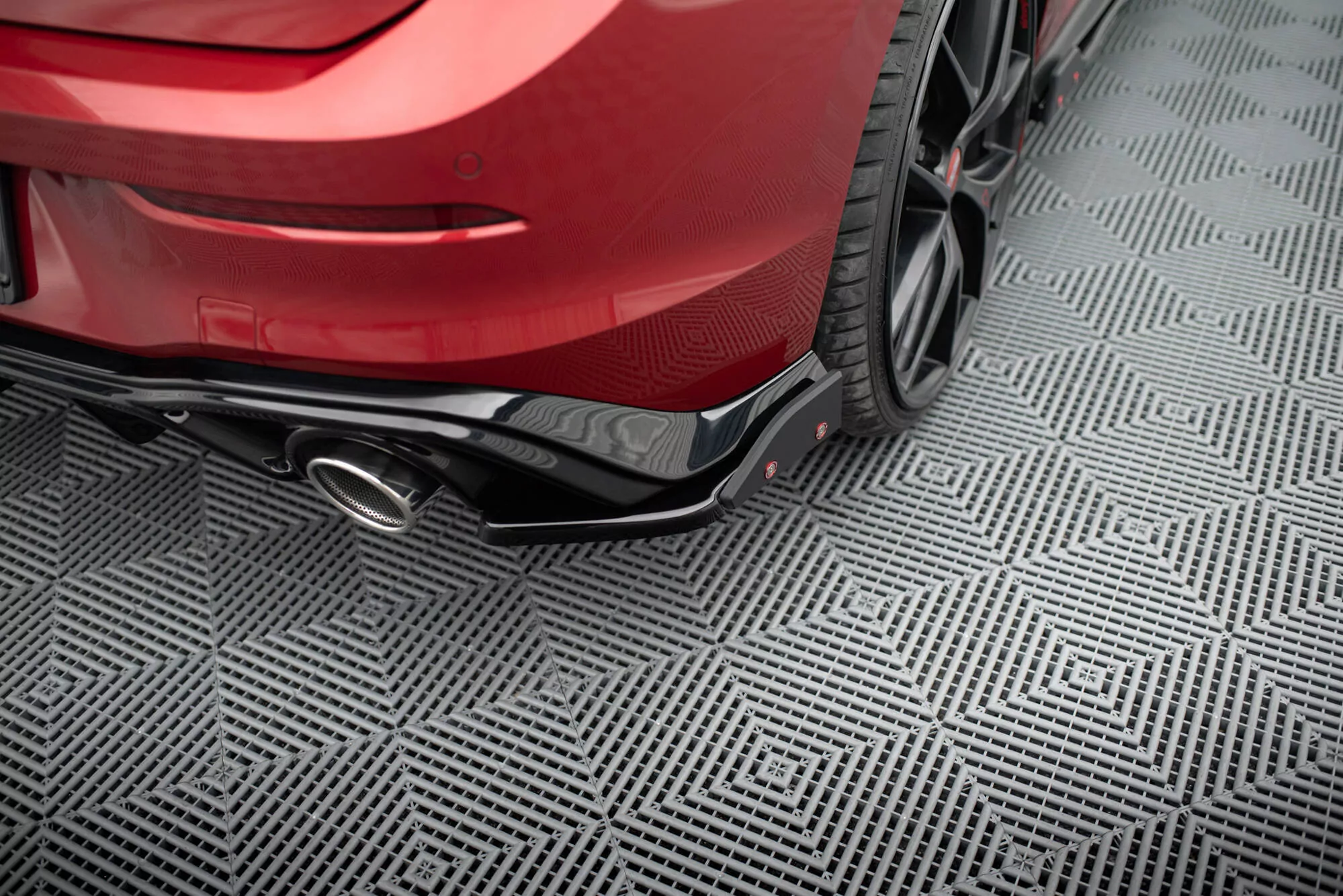 Heck Ansatz Flaps Diffusor V.2 +Flaps Für Volkswagen Golf GTI / GTE Mk8