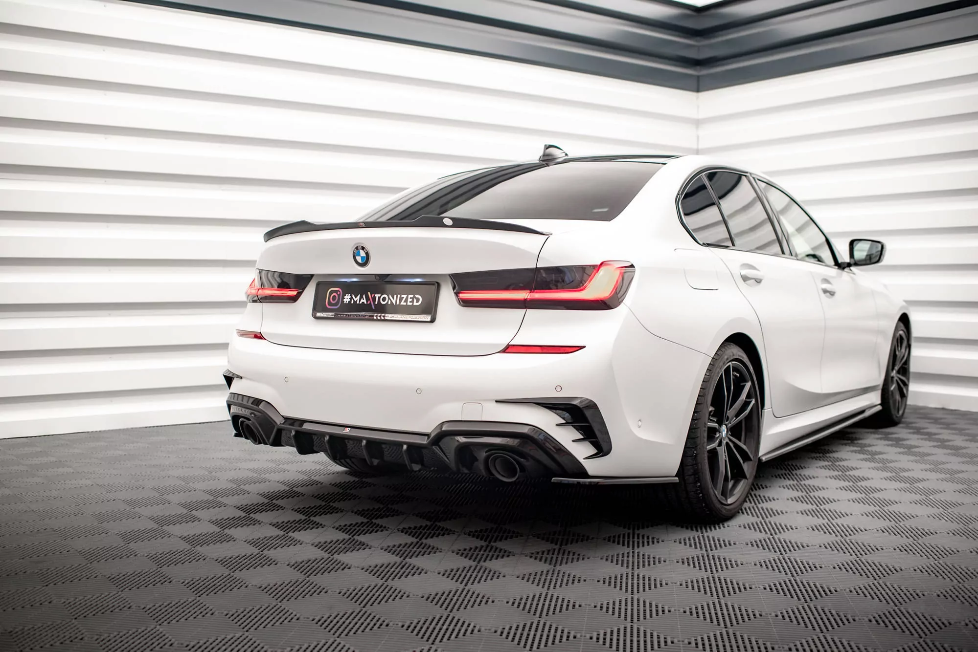 Diffusor Heck Ansatz Für BMW 3er M-Paket G20 / G21 (Passend Für Fahrzeuge Mit Anhängerkupplung) Schwarz Hochglanz