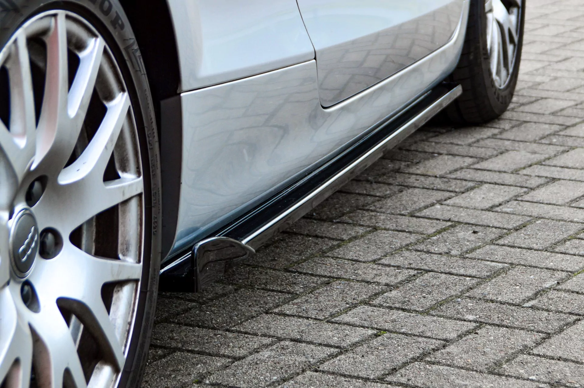 Seitenschweller mit Wing im Cup7 Look für Audi TT 8J ab Bj.2006