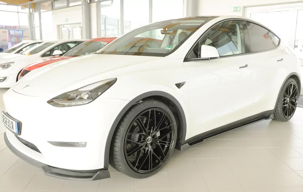 Rieger Seitenschweller links ansatz matt schwarz für Tesla Model Y  (003)  03.20-