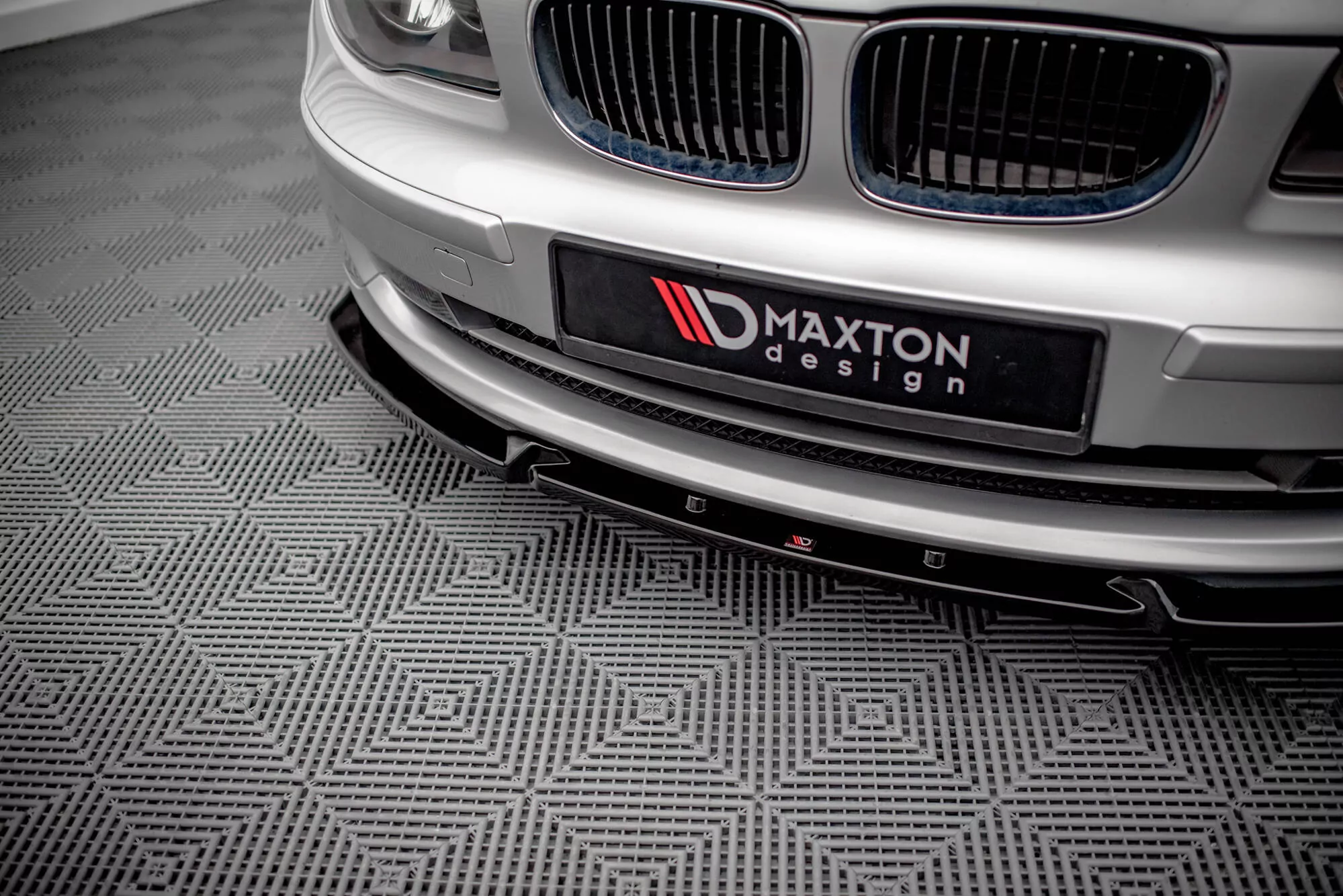 Front Ansatz V.3 Für BMW 1er E81 Facelift Schwarz Hochglanz