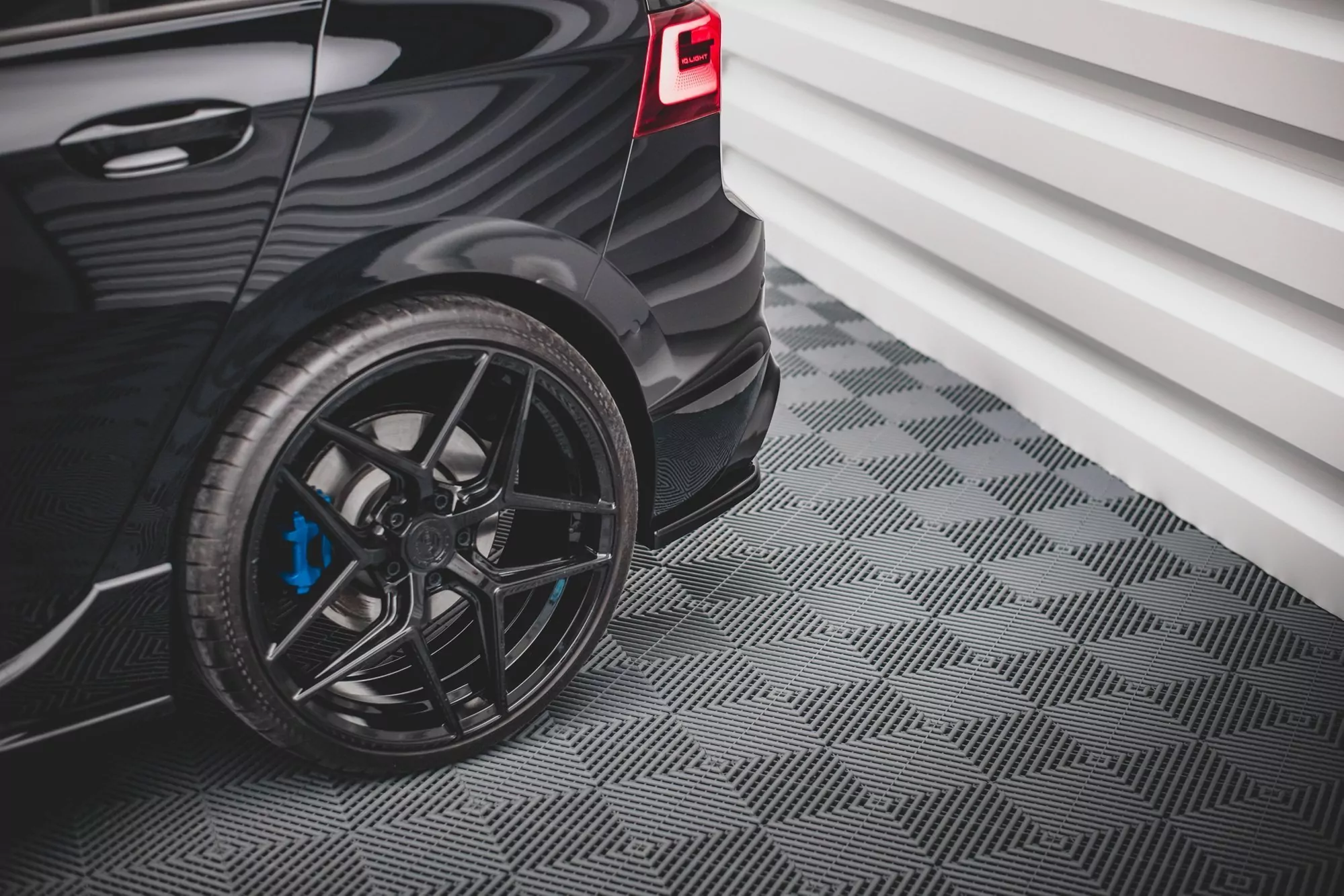 Heck Ansatz Flaps Diffusor V.1 Für Volkswagen Golf R Mk8 Schwarz Hochglanz