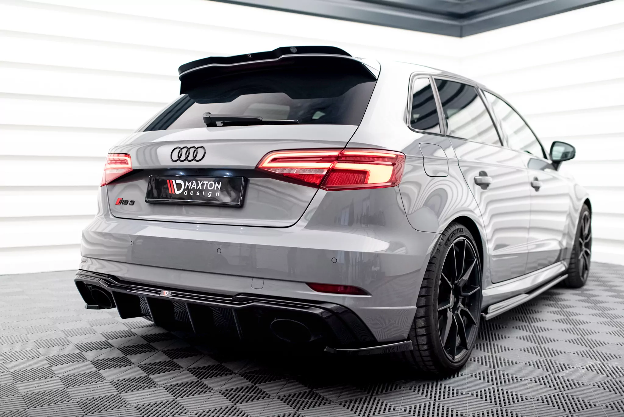 Heck Ansatz Flaps Diffusor V.2 Passend Für Audi RS3 8V Sportback Facelift Schwarz Hochglanz
