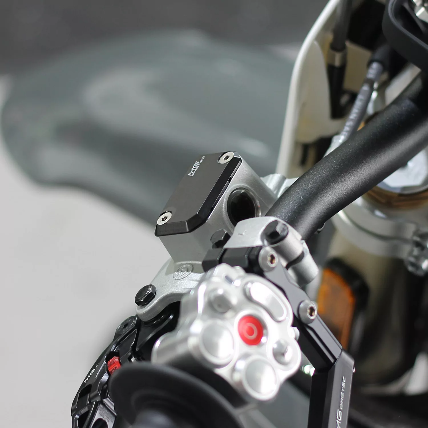 MG Biketec Behälterdeckel- Bremsflüssigkeit links für Stark Future Varg SM ab 2026