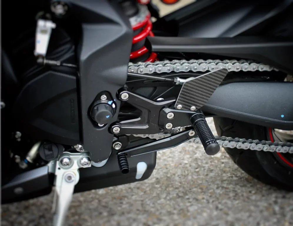 MG Biketec Sportfussrastenanlage / Rastenanlage / Fußrastenanlage mit ABE, gültig in D - A - CH für Triumph Street Triple 765 R / RS ab 2017-2019