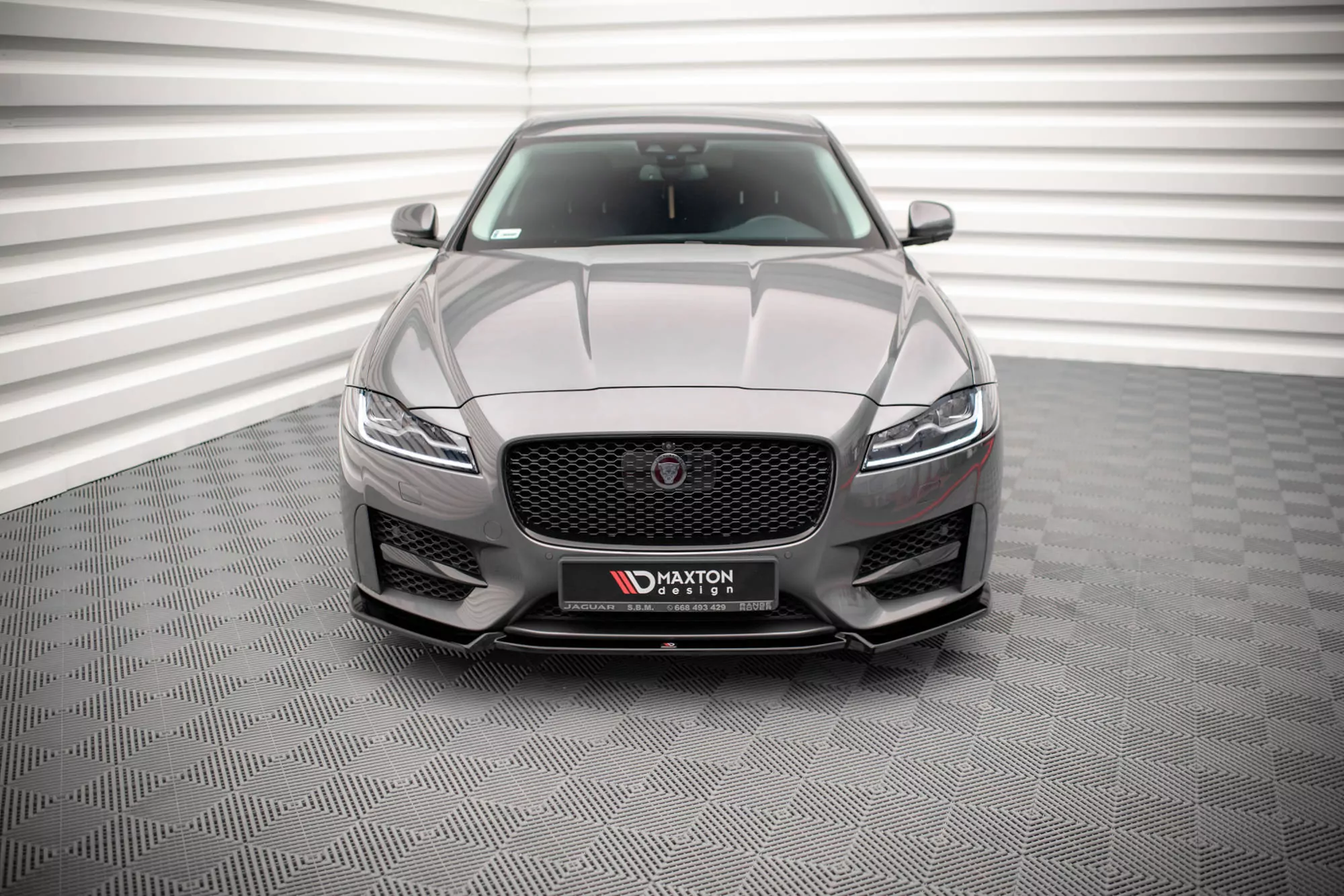 Front Ansatz V.2 Für Jaguar XF R-Sport Mk2 Schwarz Hochglanz
