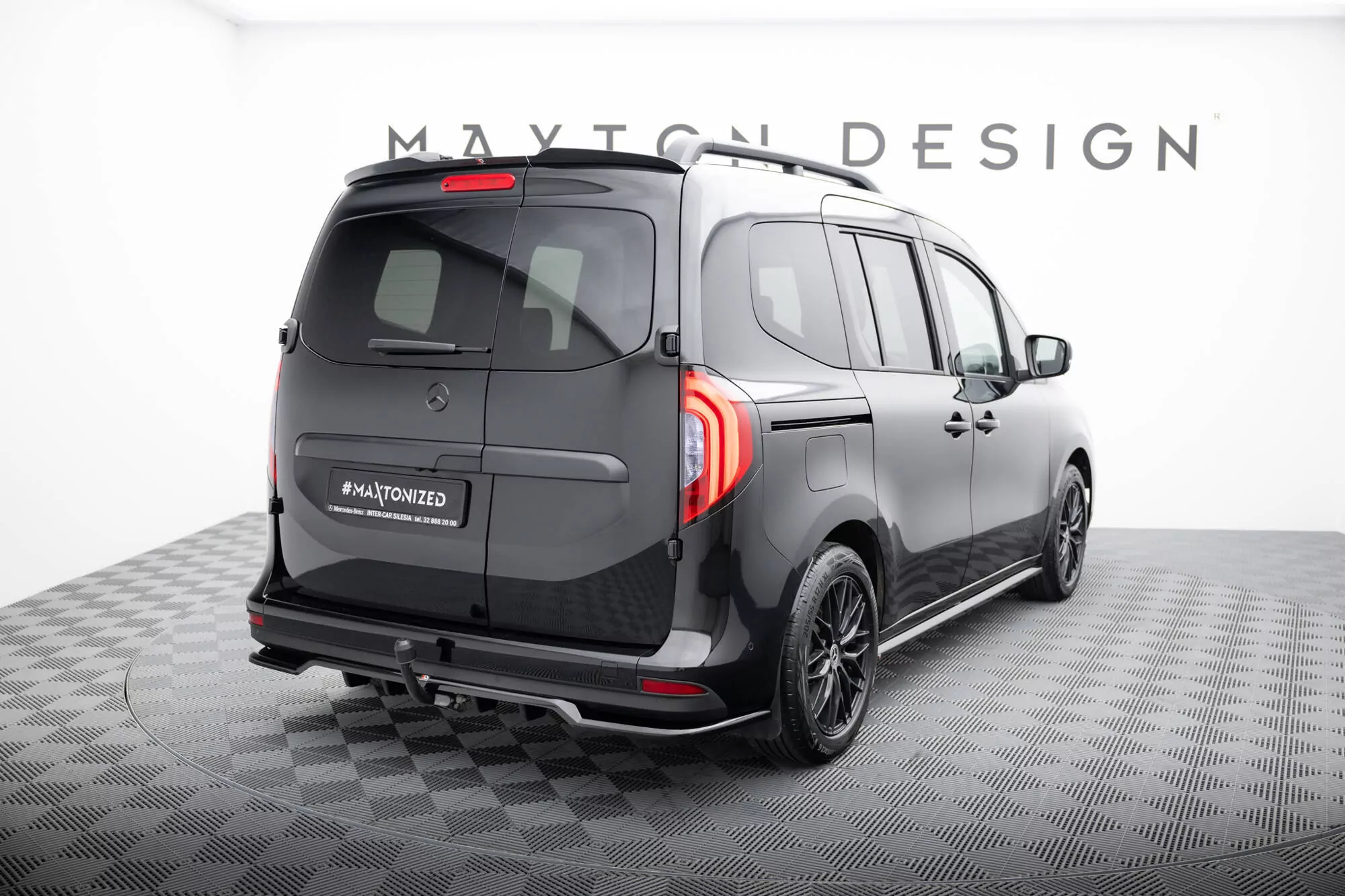 Hinten Splitter (mit Einem Vertikalem Balken) Mercedes-Benz T W420 Schwarz Hochglanz