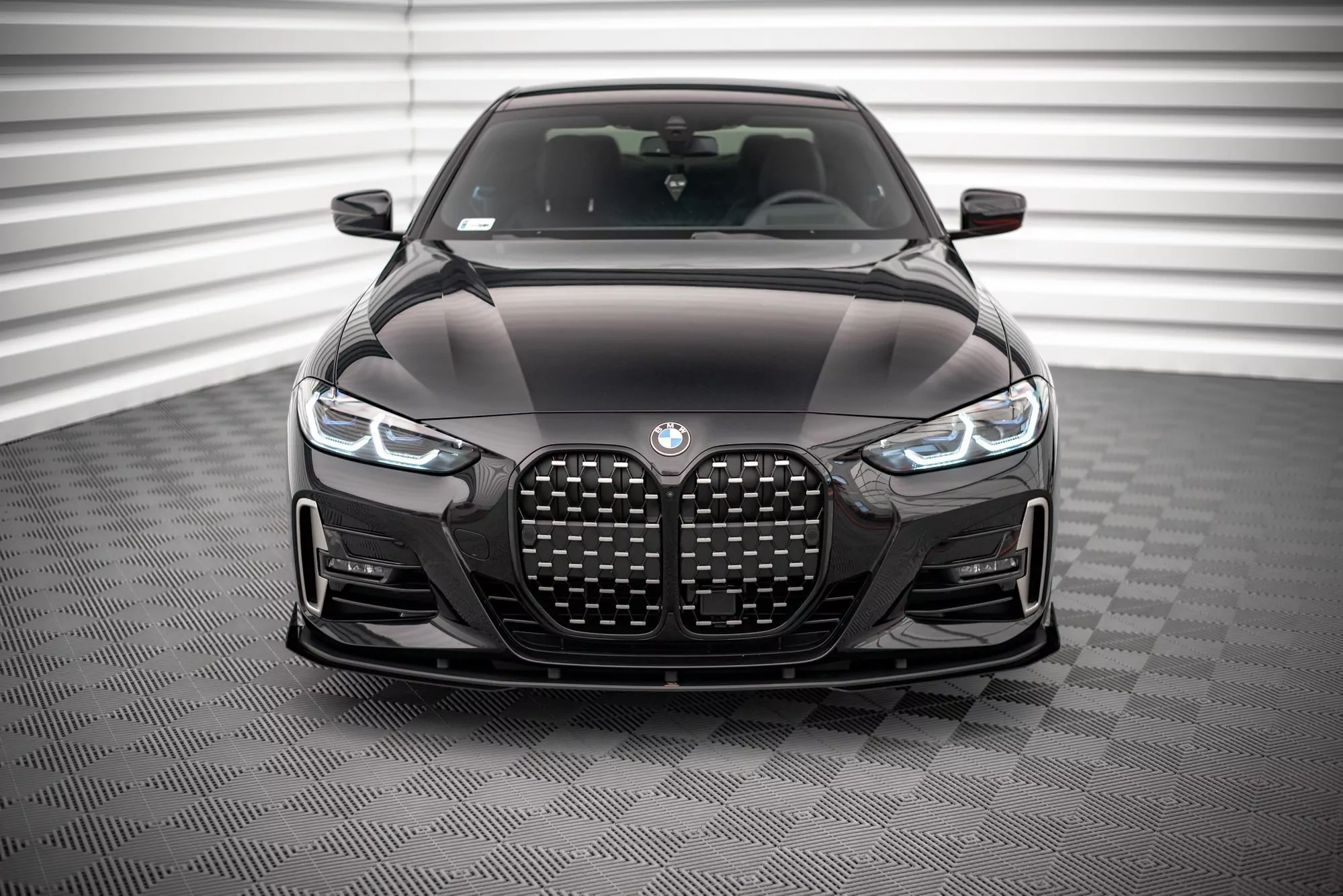 Street Pro Front Ansatz Für +Flaps Für BMW 4er M-Paket / M440i G22 / G23 / G22 Facelift / G23 Facelift Schwarz Hochglanz