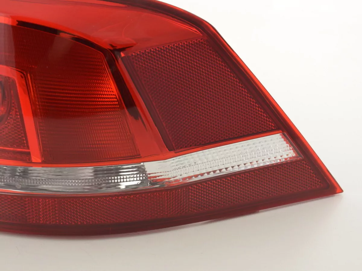 Verschleißteile Rückleuchte rechts VW Passat 3C Limousine Bj. 2010- rot/klar