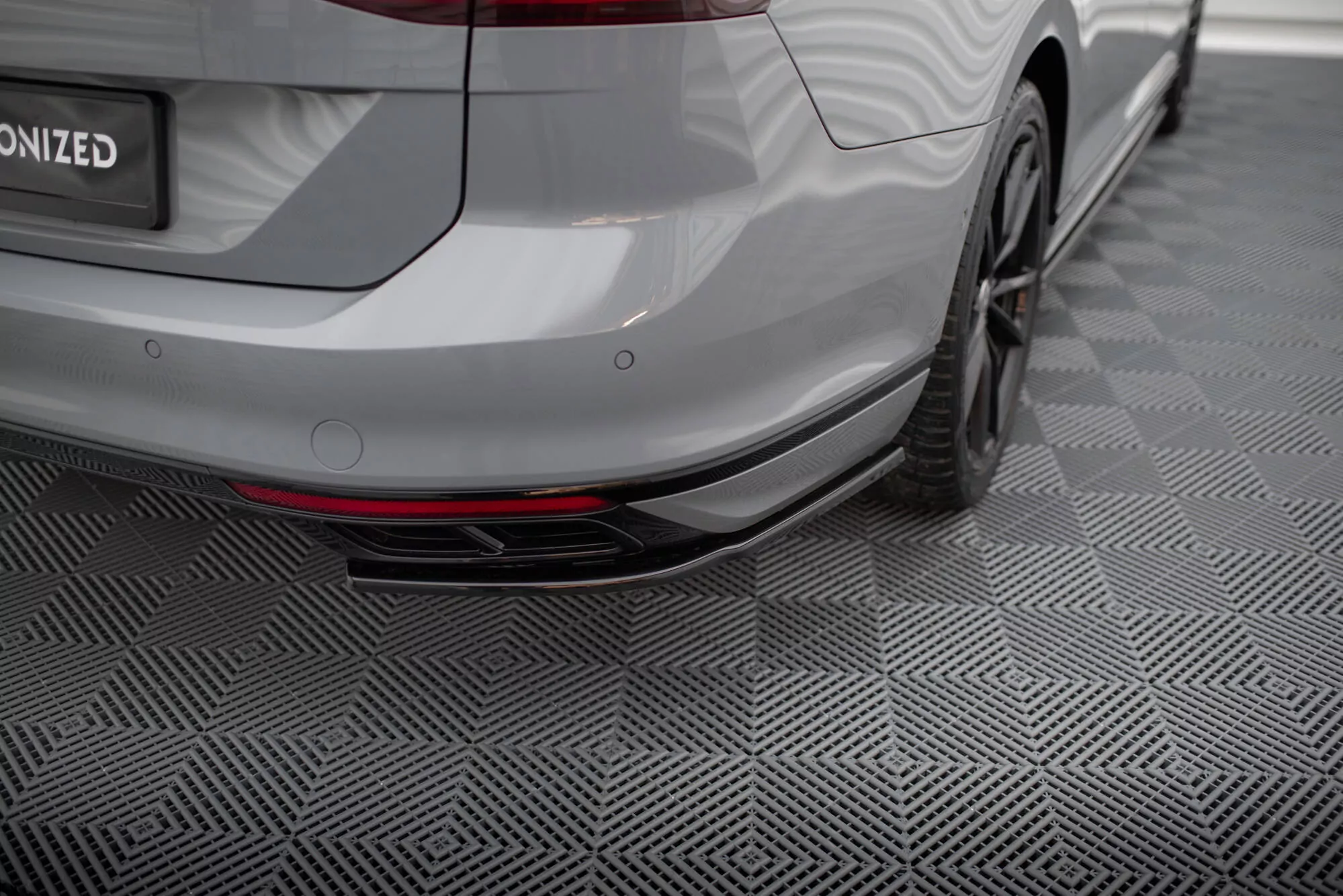 Heck Ansatz Flaps Diffusor Für Volkswagen Passat R-Line B8 Facelift Schwarz Hochglanz