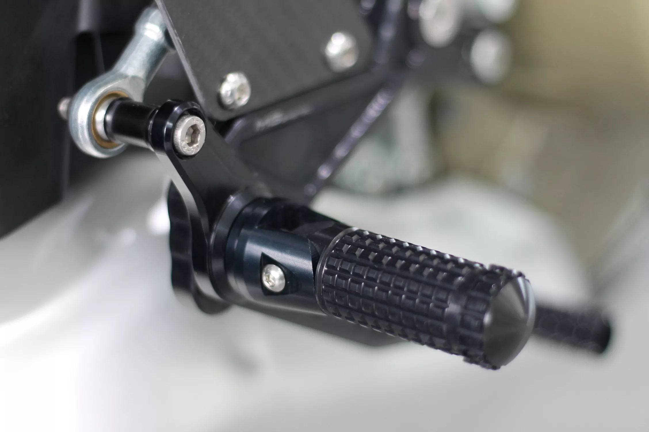 MG Biketec Sportfussrastenanlage / Rastenanlage / Fußrastenanlage mit ABE, gültig in D - A - CH für Ducati Streetfighter V4 / V4 S ab 2020