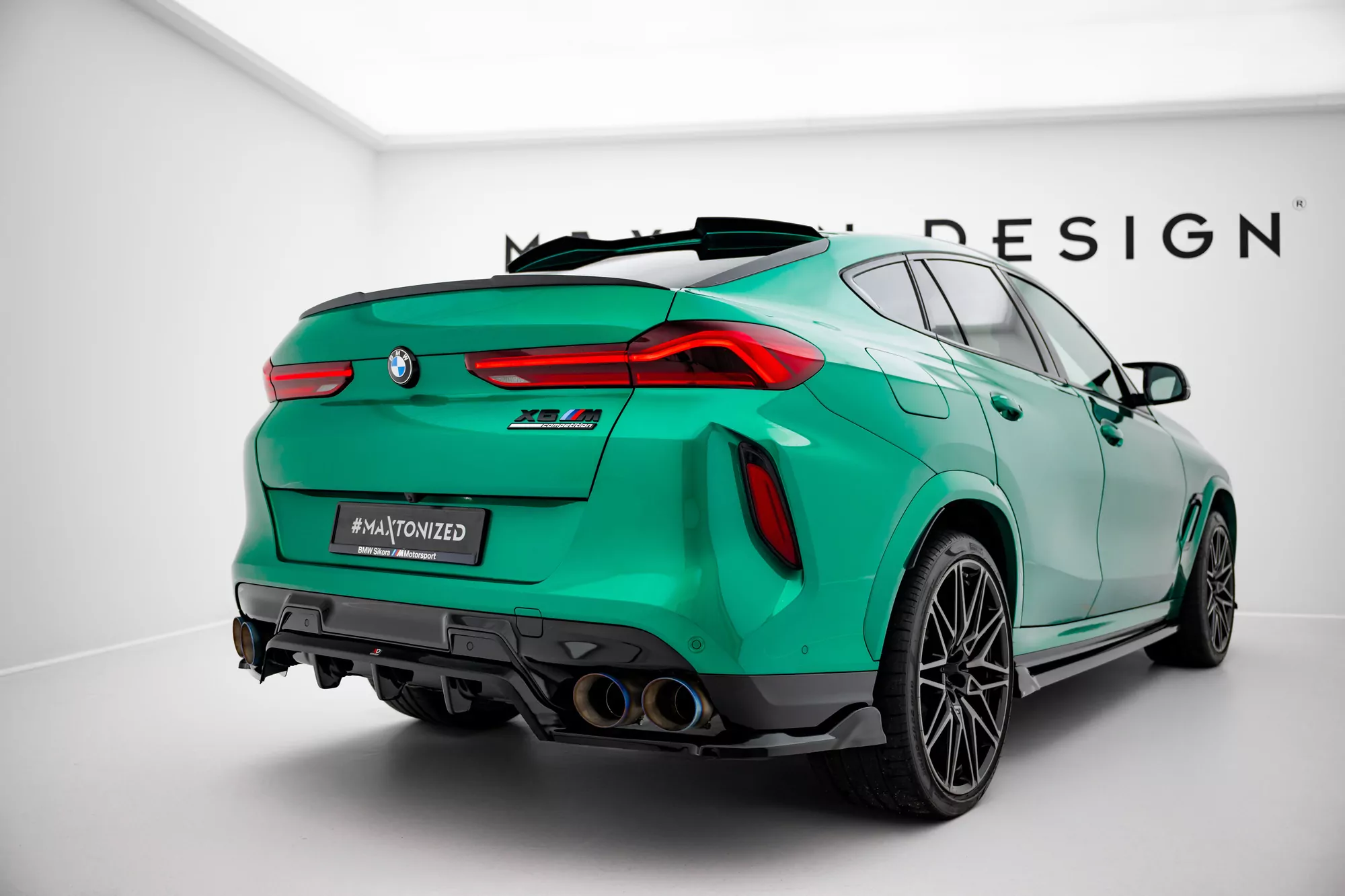 Hinten Splitter (mit Einem Vertikalem Balken) BMW X6 M F96 Facelift Schwarz Hochglanz