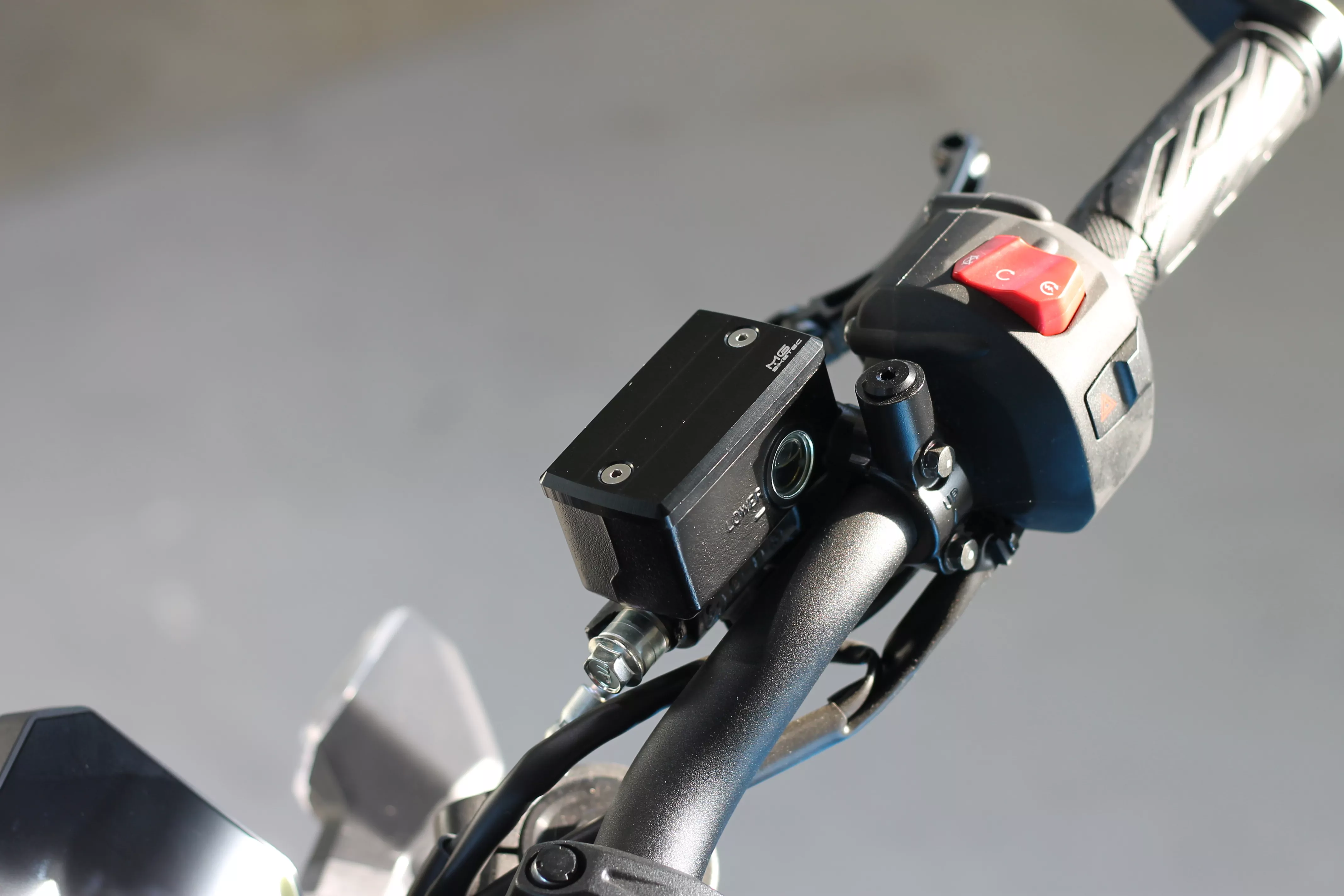 MG Biketec Behälterdeckel- Bremsflüssigkeit vorne für Suzuki GSX 1300 Hayabusa ab 2008-2019