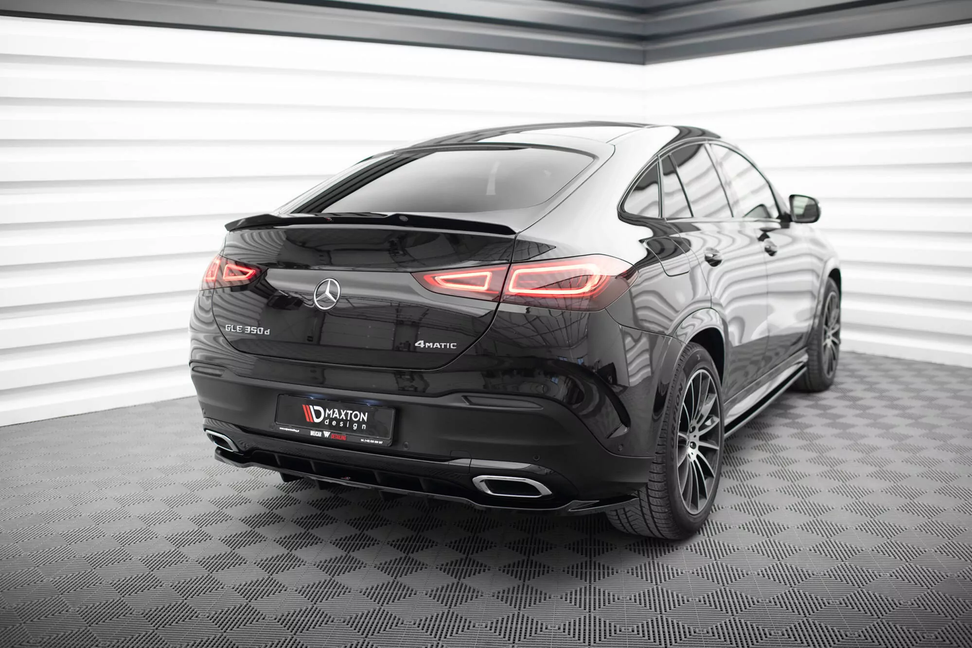 Hinten Splitter (mit Einem Vertikalem Balken) Mercedes-Benz GLE Coupe AMG-Line C167 / C167 Facelift Schwarz Hochglanz