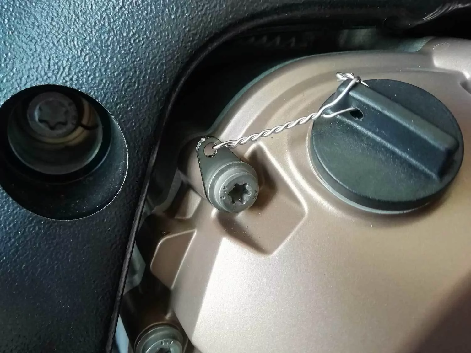 Sicherungsblech für Öleinfüllschraube