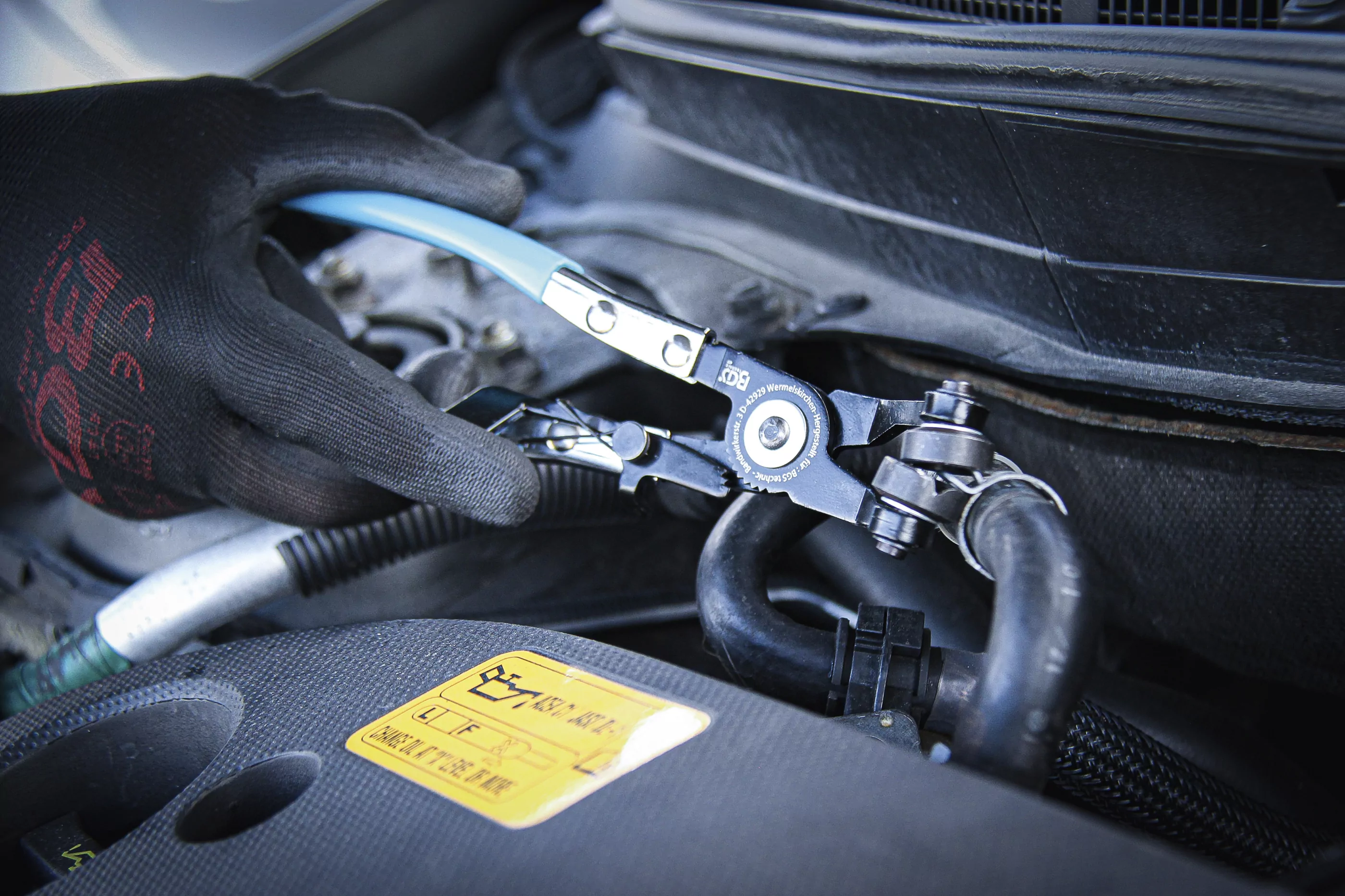 Schlauchklemmenzange | abgewinkelt | mit Ratschenfunktion | 220 mm